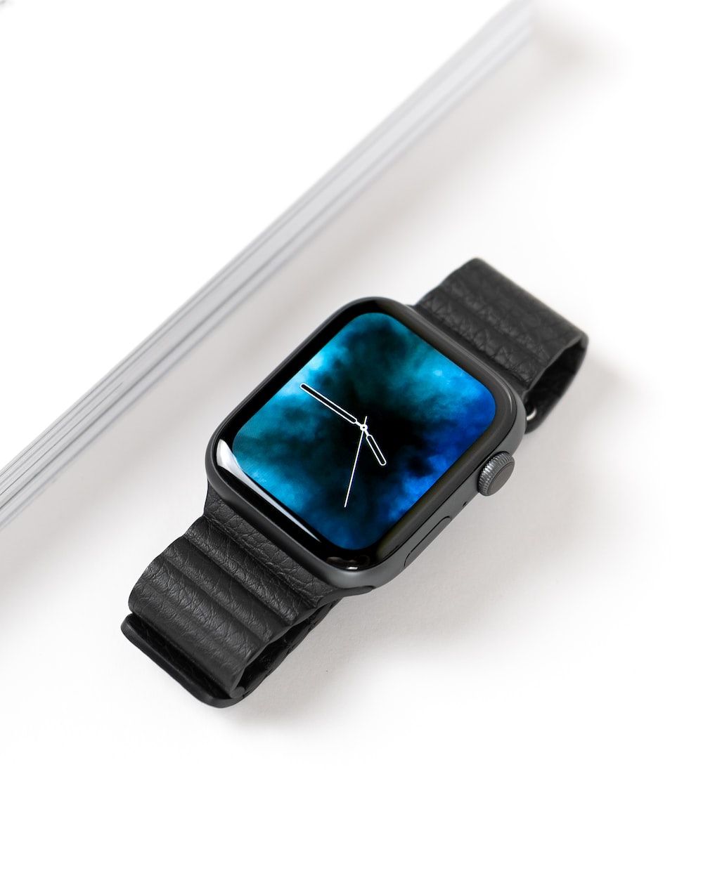  Apple Watch Hintergrundbild 1000x1250. Foto zum Thema Weltraumgraue Apple Watch