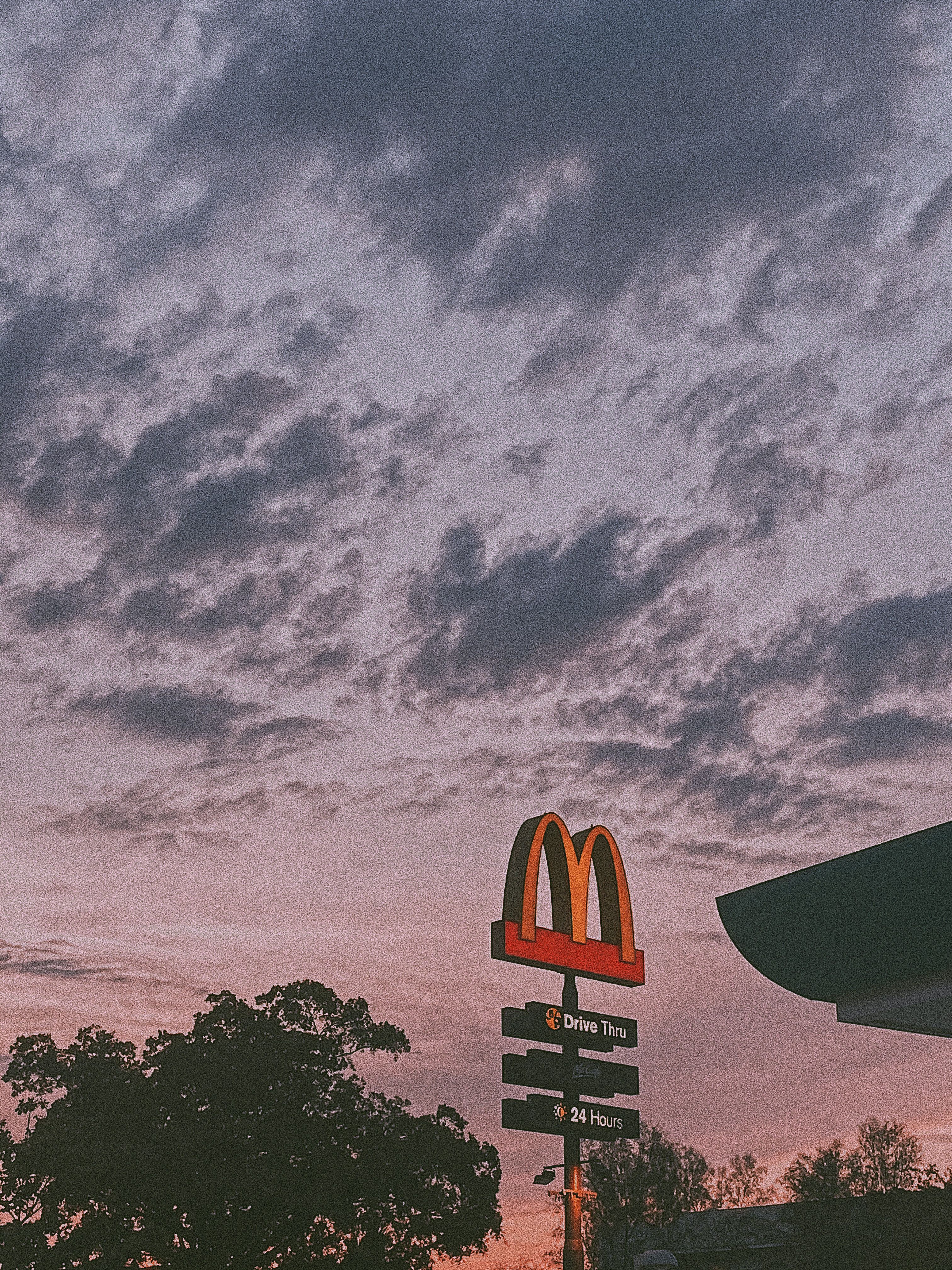  McDonald's Hintergrundbild 3024x4032. wall