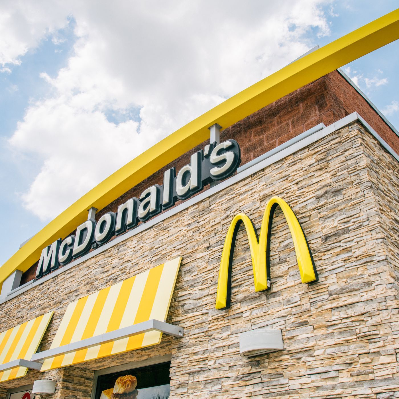  McDonald's Hintergrundbild 1400x1400. Why McDonald's looks sleek and boring now