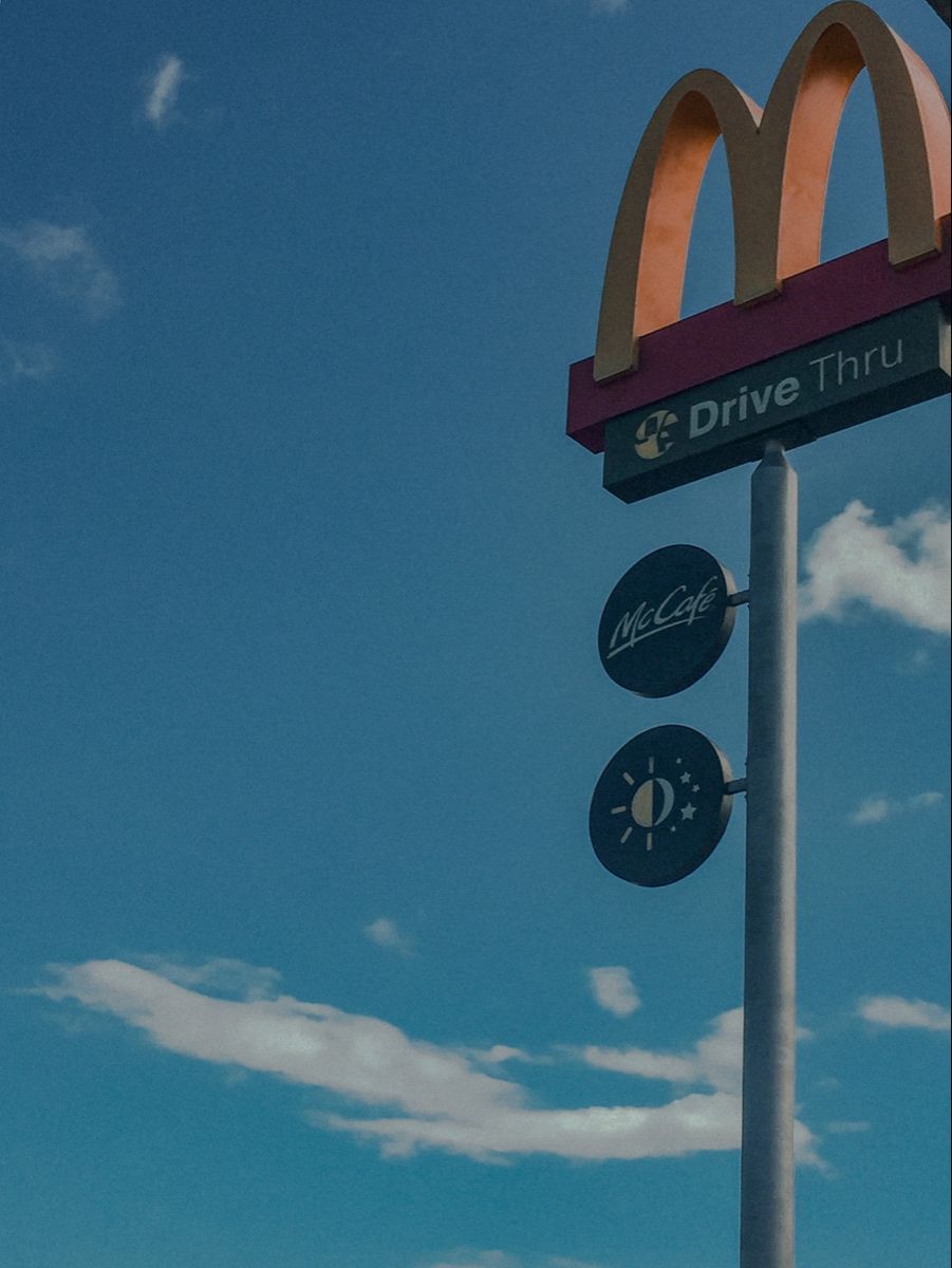  McDonald's Hintergrundbild 901x1200. McDonald's. Mcdonald's aesthetic, Aesthetic desktop wallpaper, Beaches film