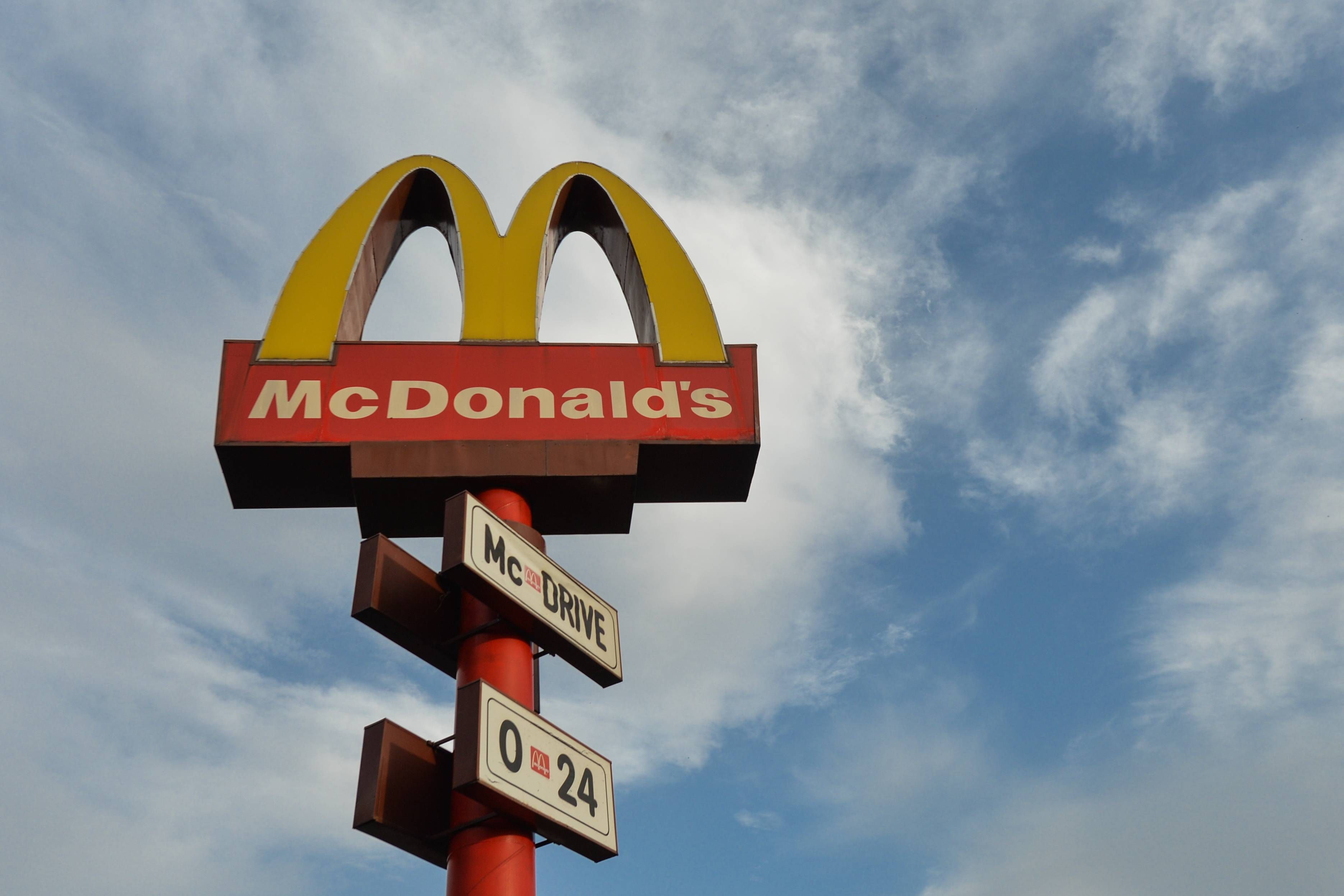  McDonald's Hintergrundbild 3741x2494. UPDATE: McDonald's Lawyer Issues Statement After Black Employees Sue