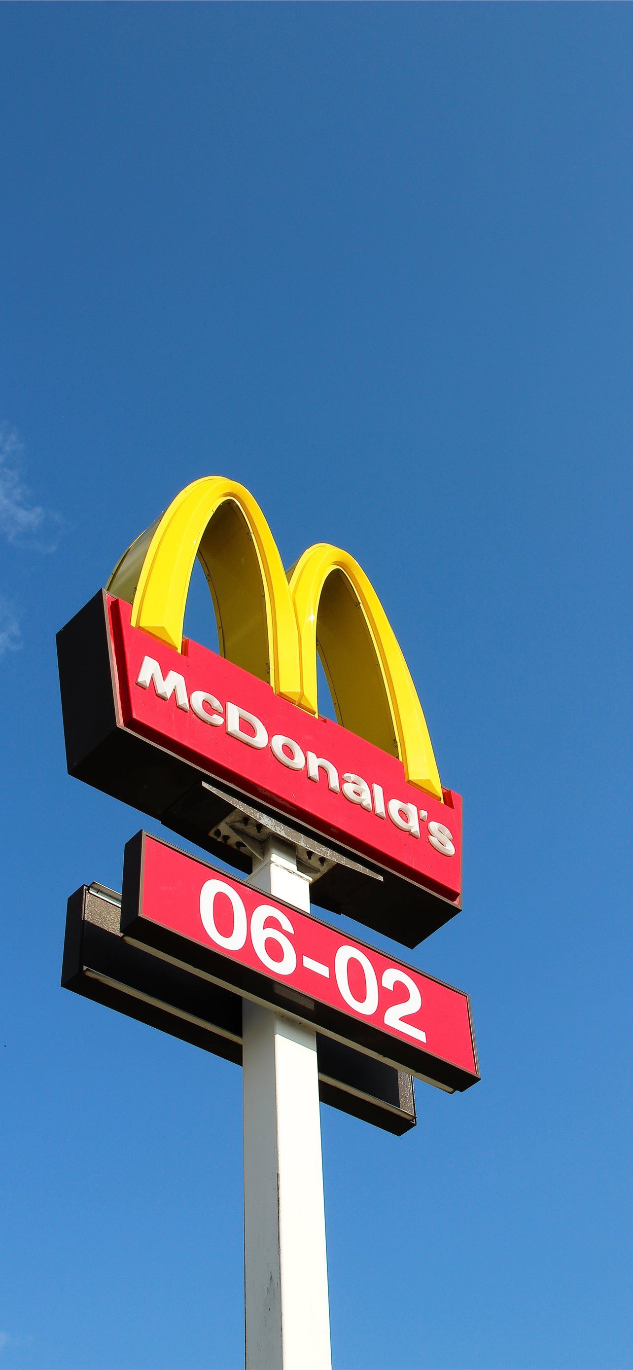  McDonald's Hintergrundbild 1284x2778. sky skylt stuff advertising mcdonalds signage str. iPhone Wallpaper Free Download