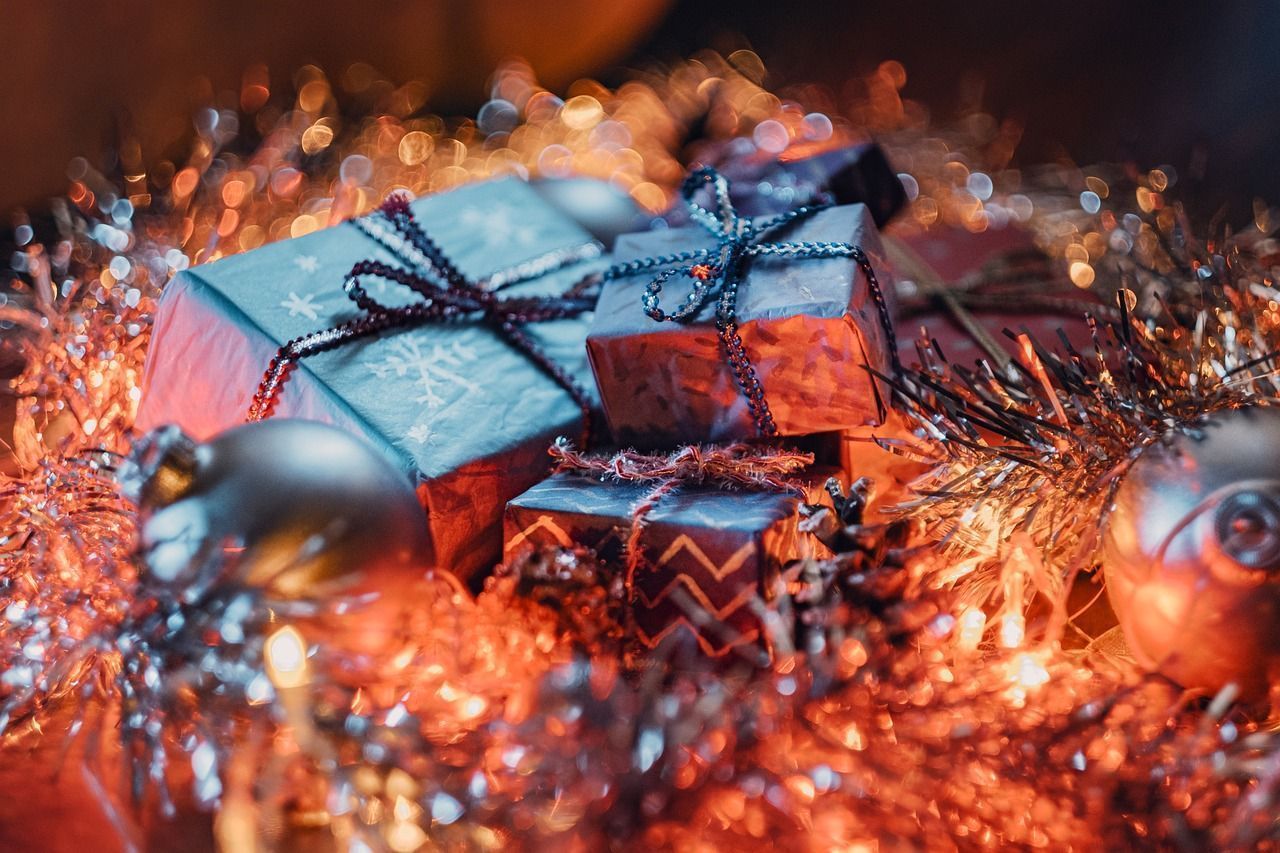  Weihnachtskugeln Hintergrundbild 1280x853. Weihnachten Geschenke Die Foto auf Pixabay