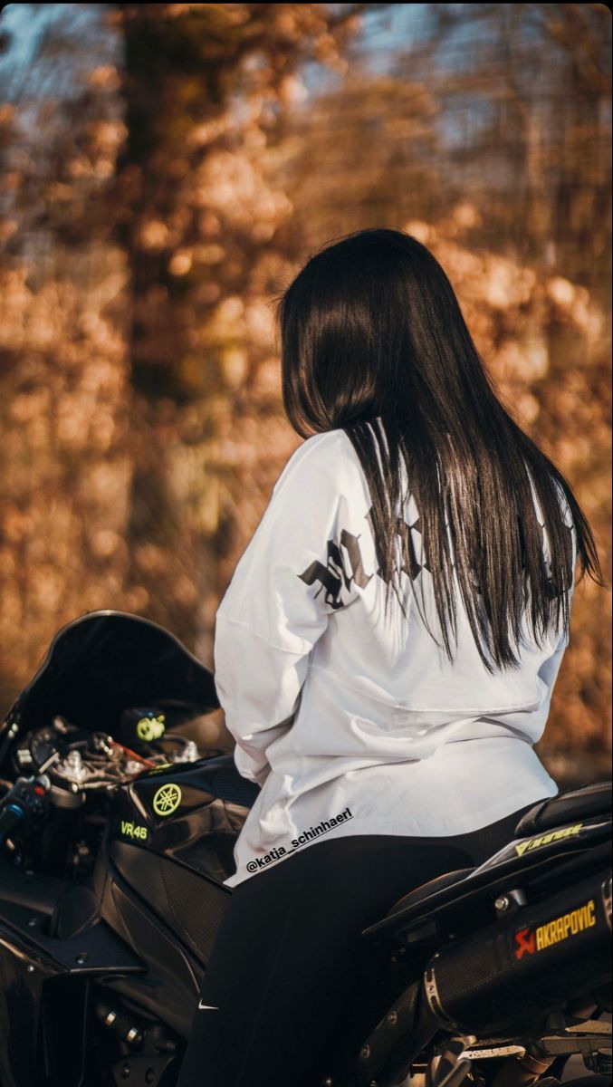  Motorrad Girl Hintergrundbild 677x1200. RIDERS