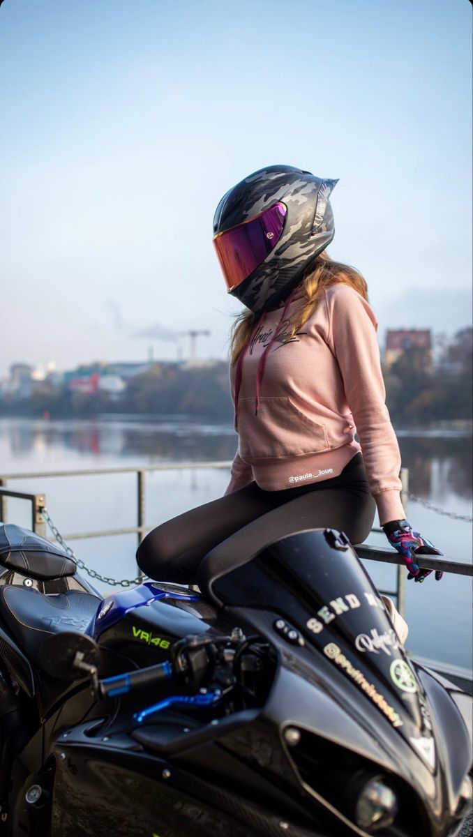  Motorrad Girl Hintergrundbild 678x1200. مرات الحفظ السريع