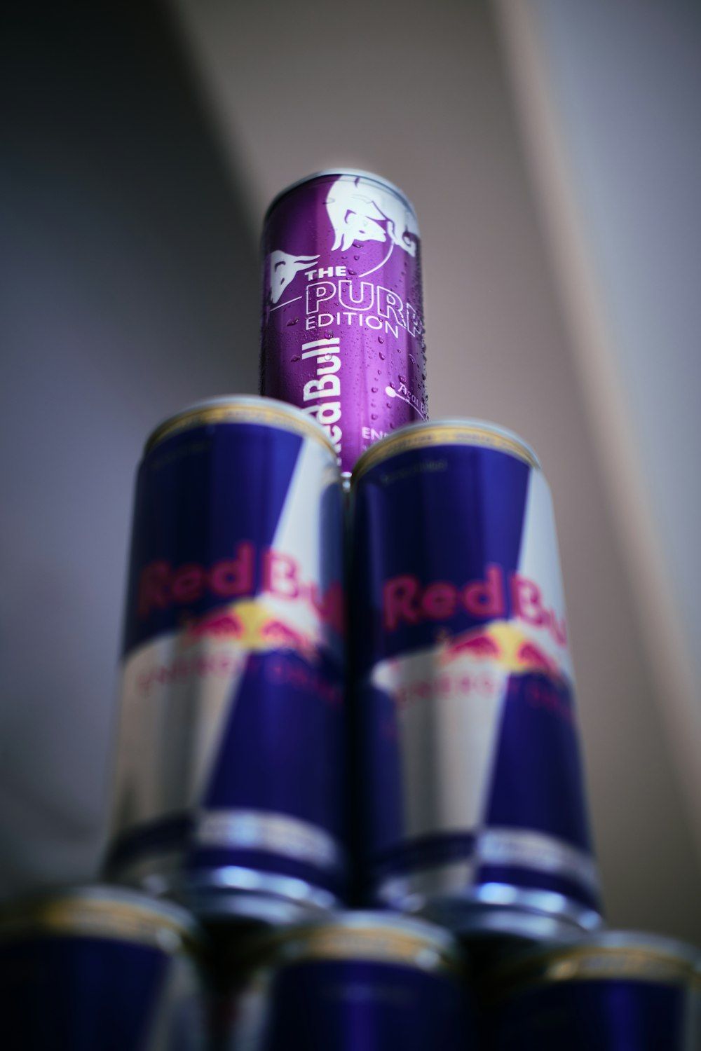  Red Bull Hintergrundbild 1000x1500. A stack of cans of red bull energy drink photo