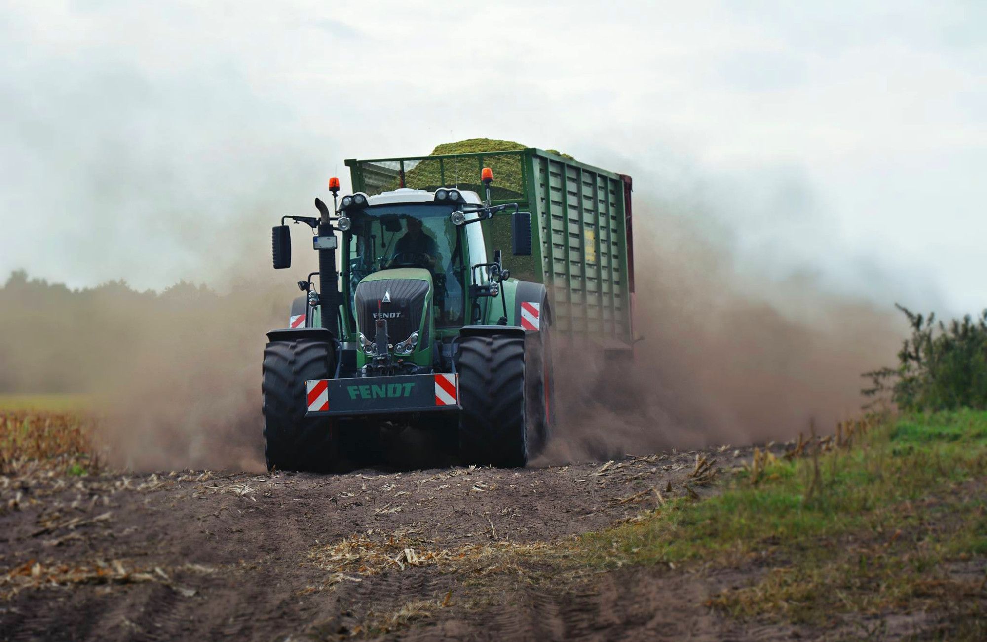  Trecker Hintergrundbild 2000x1300. Von Traktor bis Gülleselbstfahrer: Lieblingsmaschinen der Landwirte