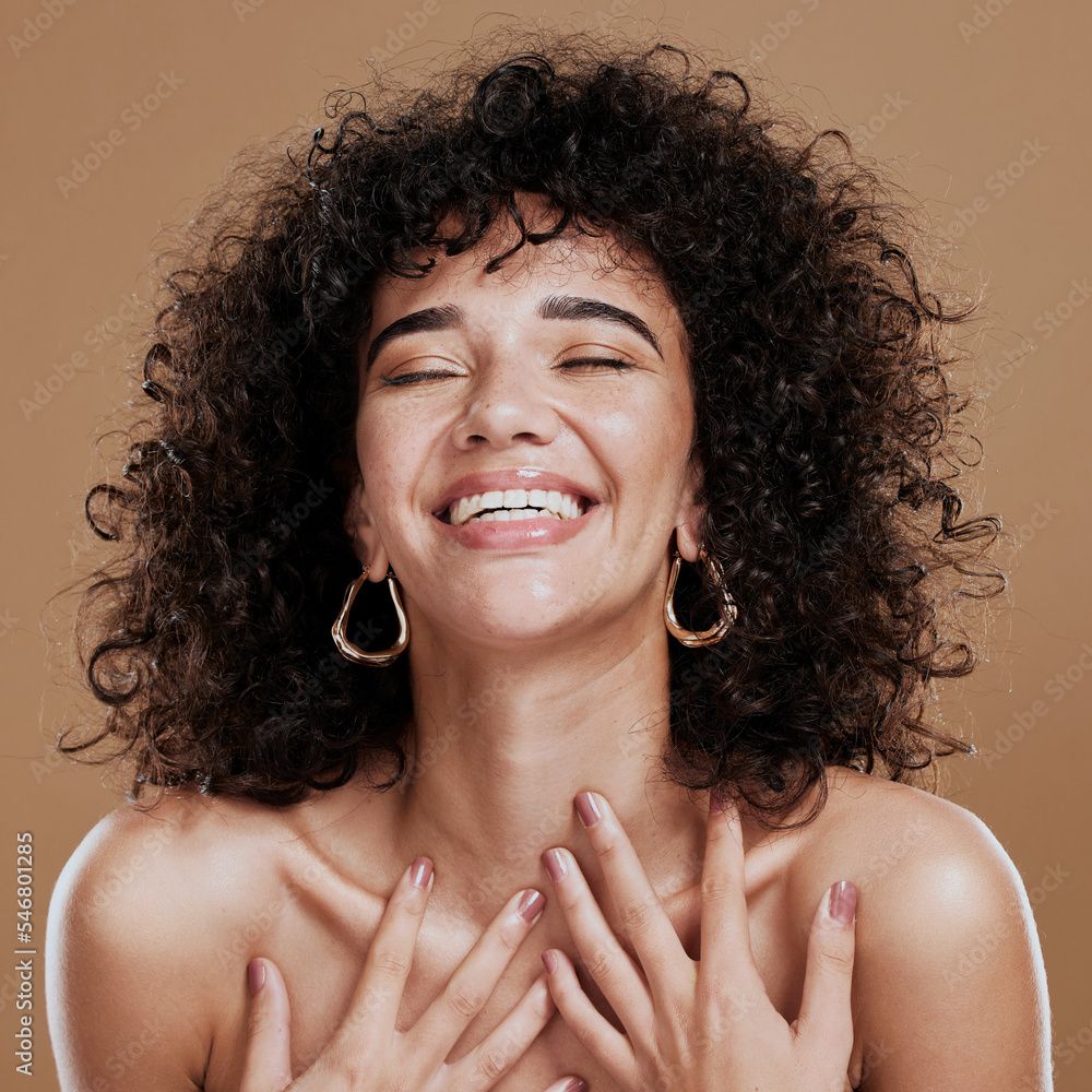  Schönheit Hintergrundbild 1000x1000. Beauty, skincare and self love of a black woman with natural hair feeling happiness and pride