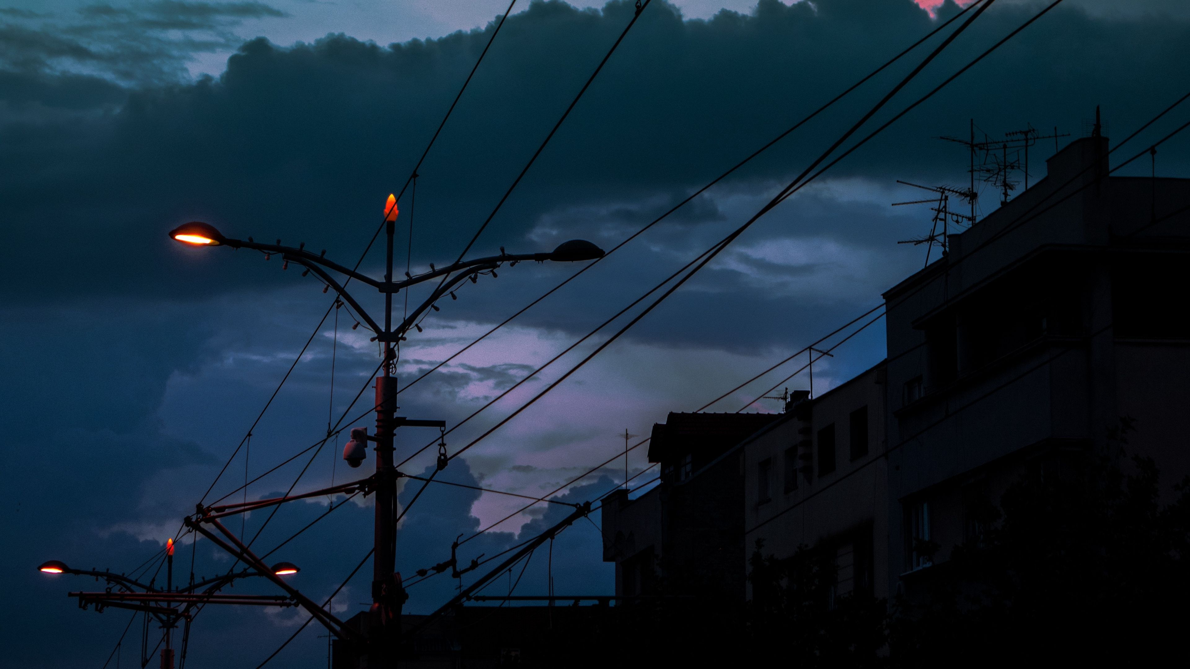 3840x2160 Hintergrundbild 3840x2160. Download wallpaper 3840x2160 cable, poles, lights, city, twilight, dark 4k uhd 16:9 HD background:9 background, Dark landscape, 16:9 aesthetic background
