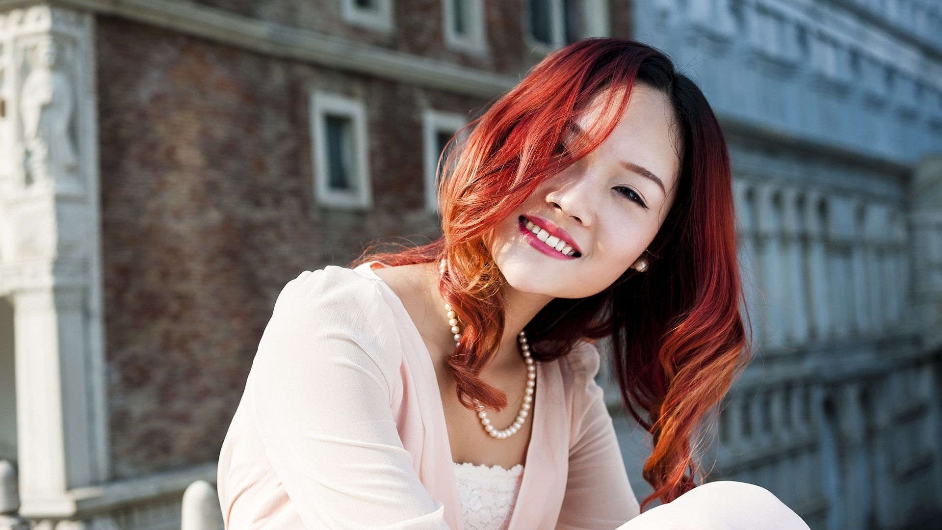  Asiatin Hintergrundbild 1920x1080. Rote Haare Asiatin Mädchen Lächeln, Juwelen 1920x1200 HD Hintergrundbilder, HD, Bild