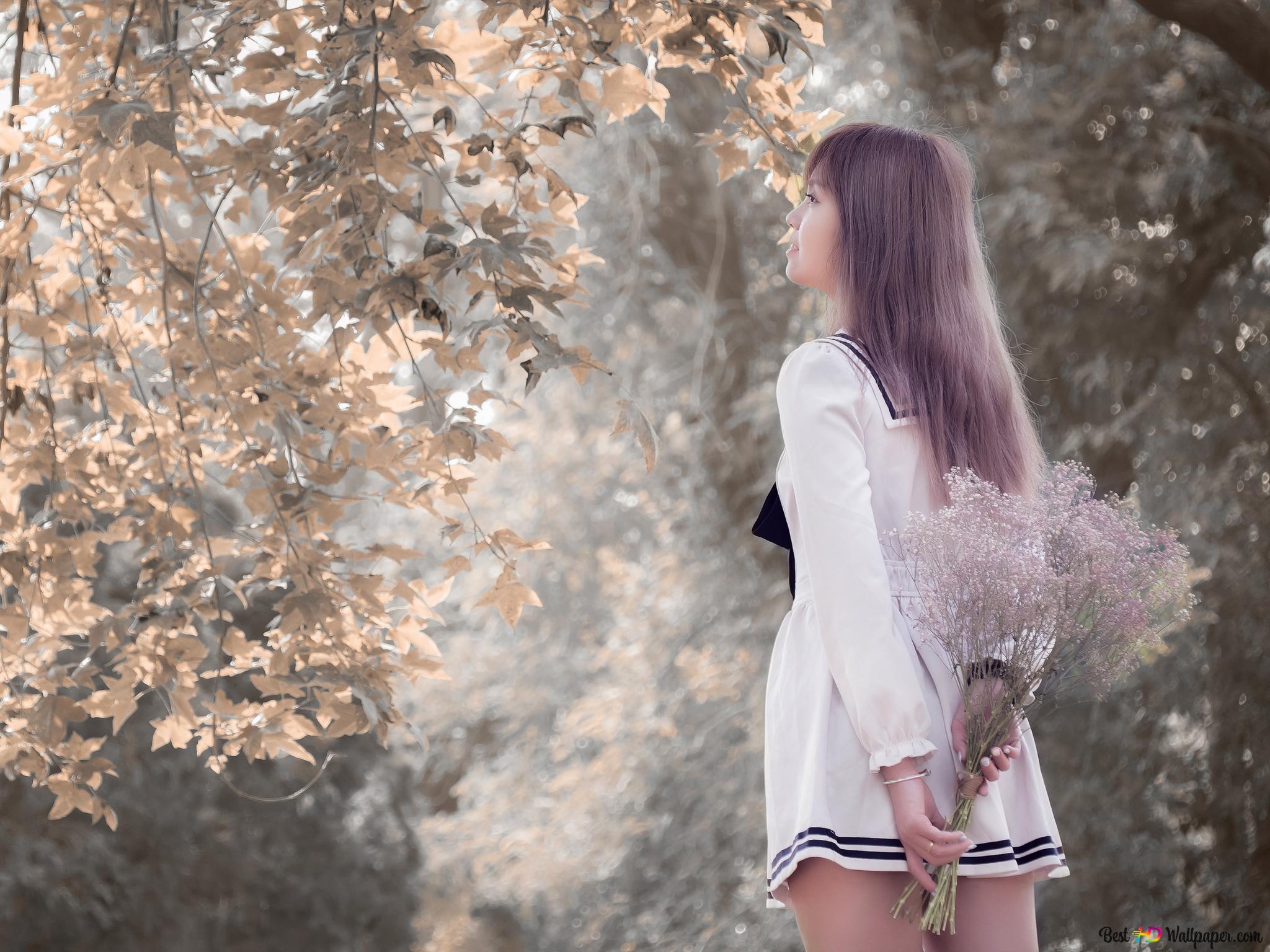  Asiatin Hintergrundbild 2048x1536. Asiatische Studentin, die eine Blume hält 4K Hintergrundbild herunterladen