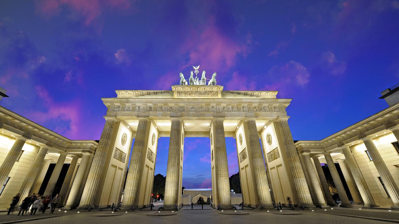  Berlin Hintergrundbild 1400x787. Durchs Tor Nach Spree Athen: Ein Essay über Preußen Als Erinnerung