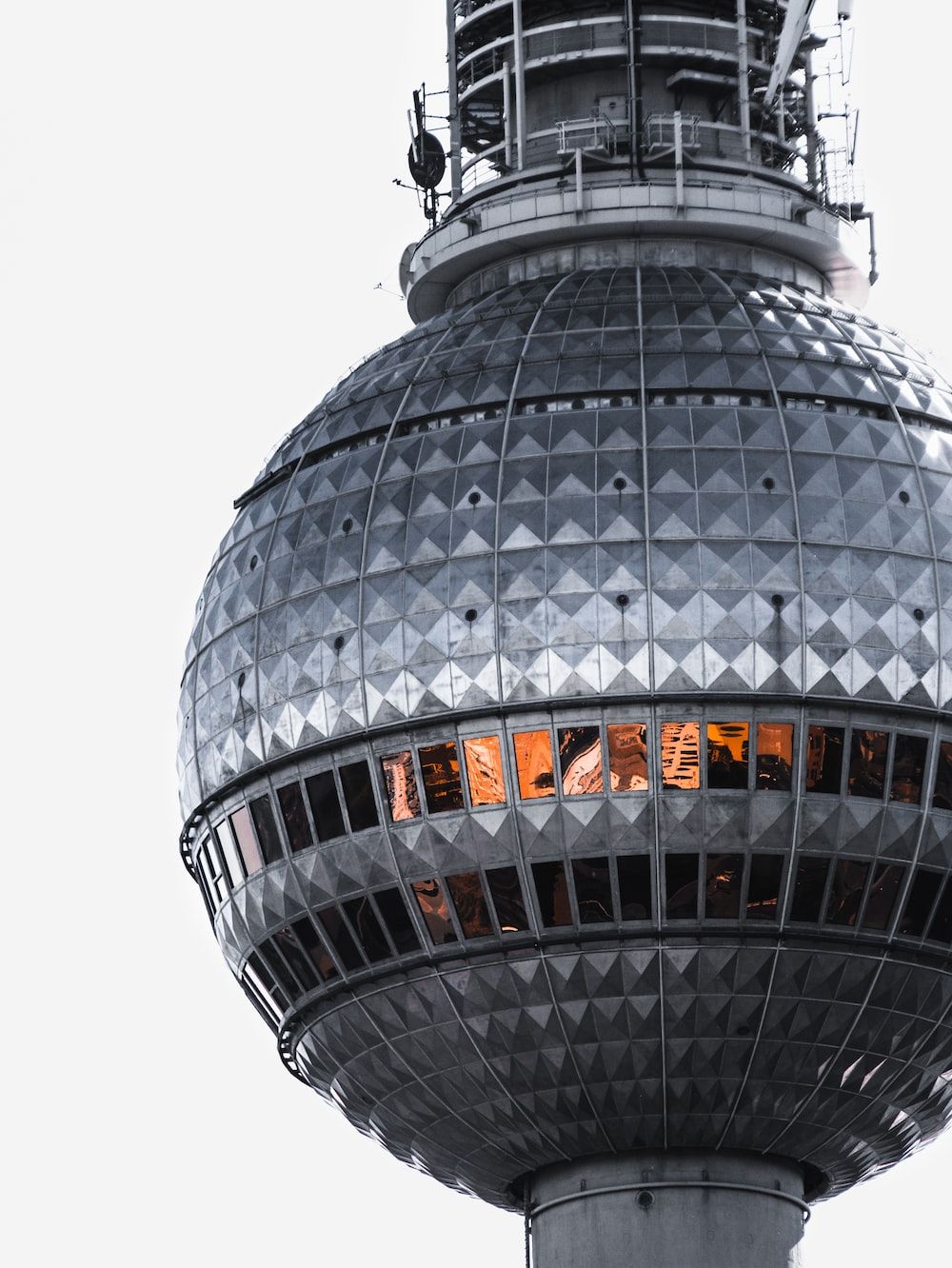  Berlin Hintergrundbild 1000x1332. Foto zum Thema 둥근 회색 탑