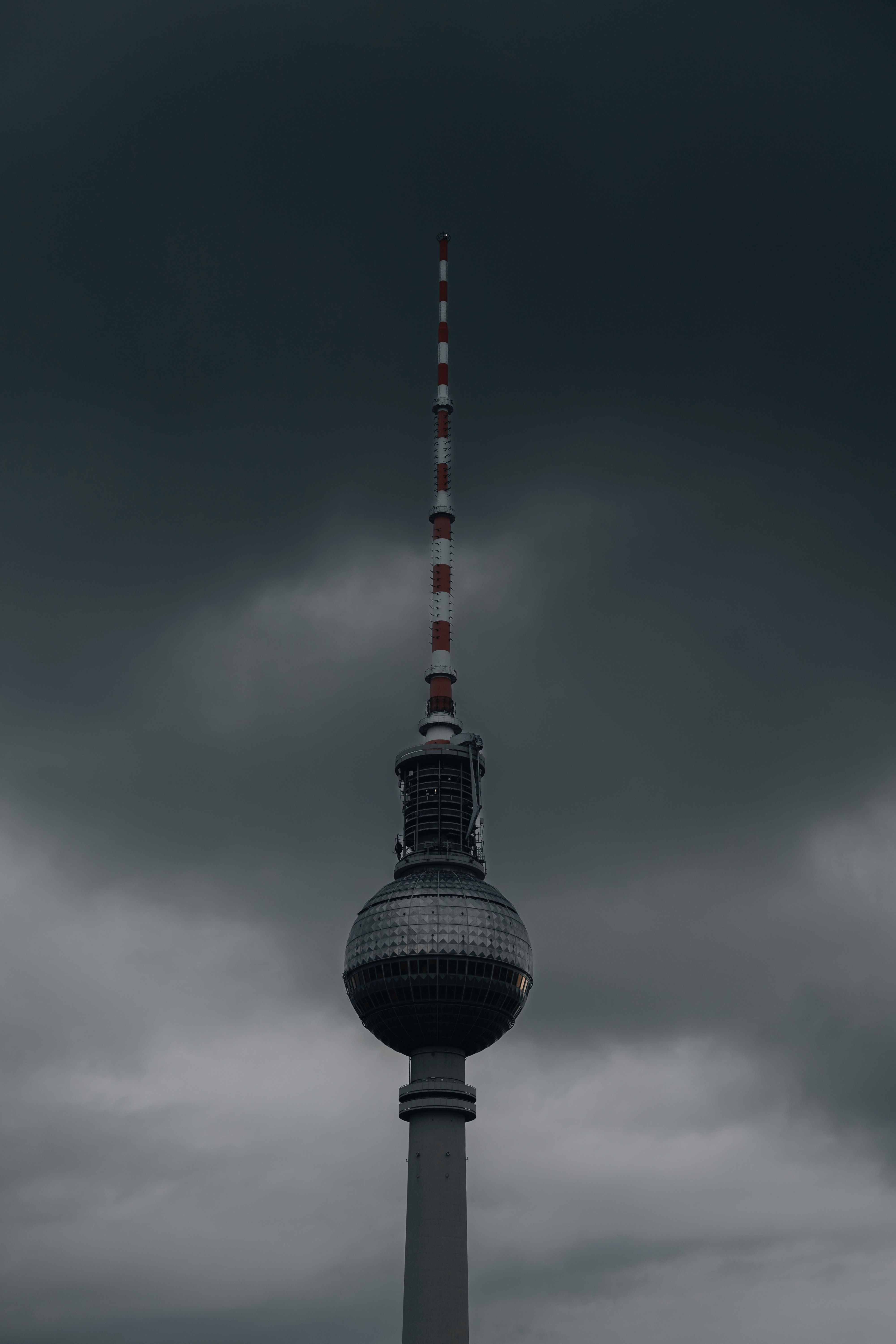  Berlin Hintergrundbild 4002x6003. Berliner Fernsehturm Bilder Und Fotos · Kostenlos Downloaden · Stock Fotos