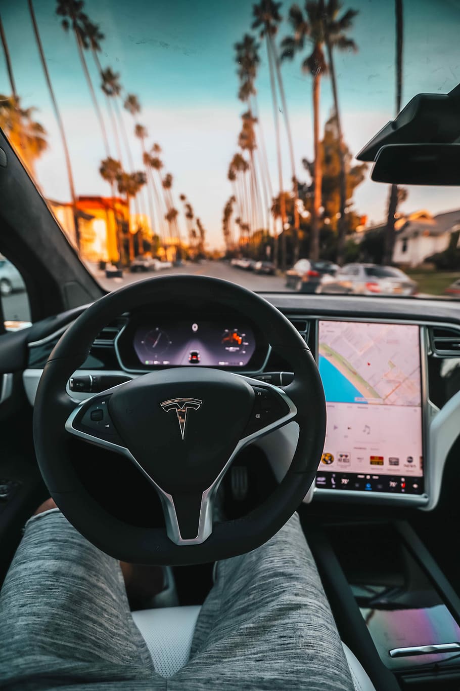 Tesla Hintergrundbild 910x1365. HD wallpaper: interior view of Tesla car, person in shorts inside of Tesla vehicle