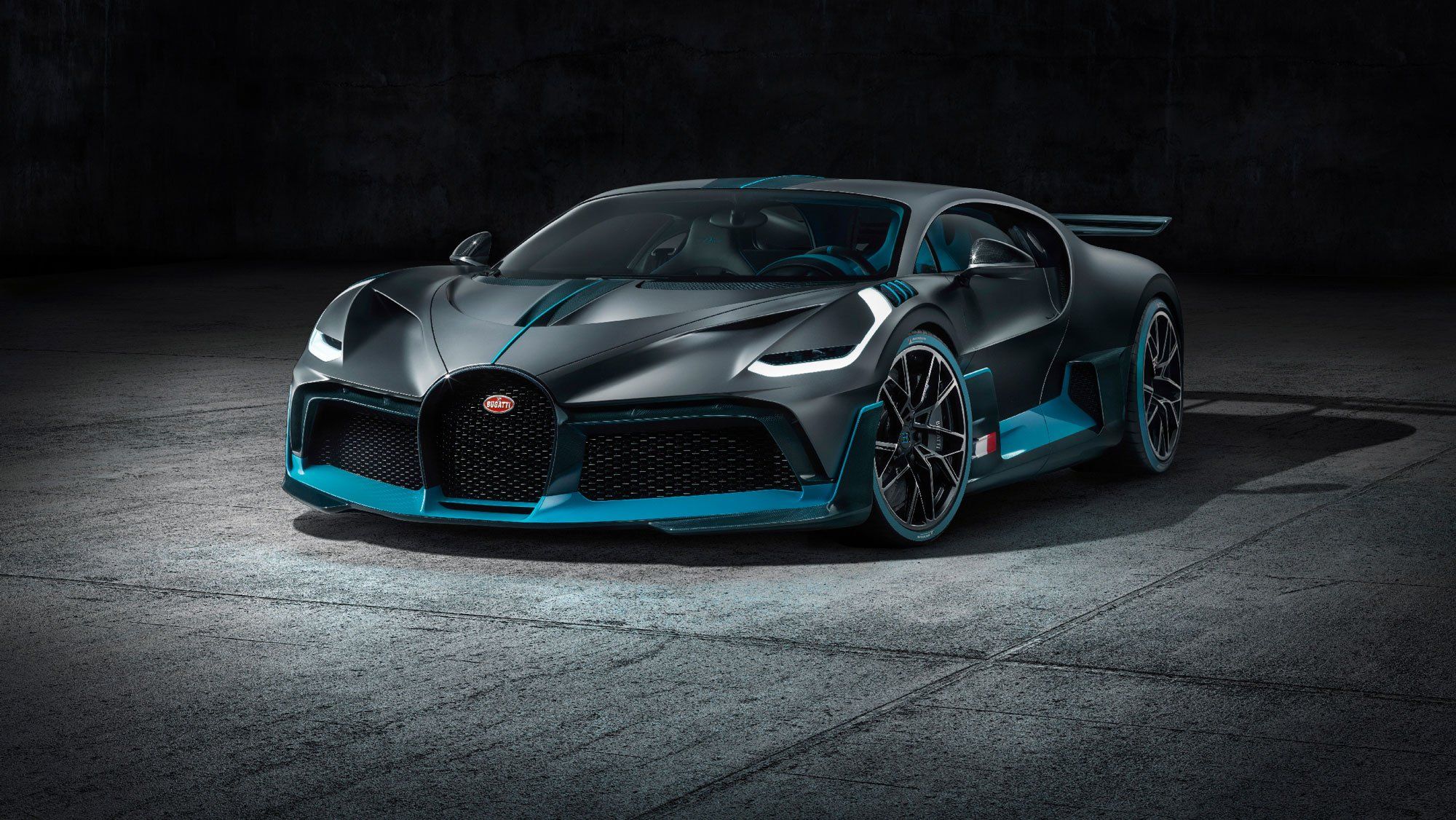 Bugatti Hintergrundbild 2000x1126. New Bugatti Divo Supercar Features an Elegant 3D Printed Rear Grille