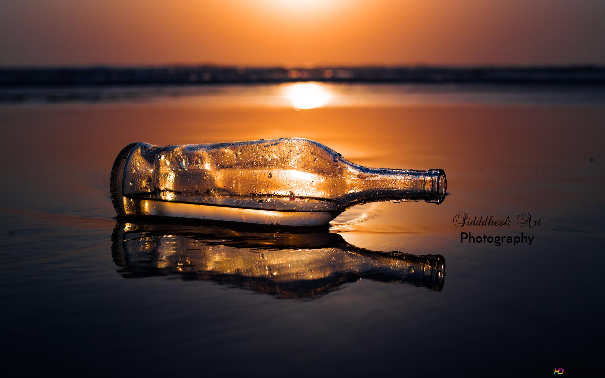  Sonnenuntergang Hintergrundbild 2560x1600. Leere Flasche am Strand und Sonnenuntergang 4K Hintergrundbild herunterladen