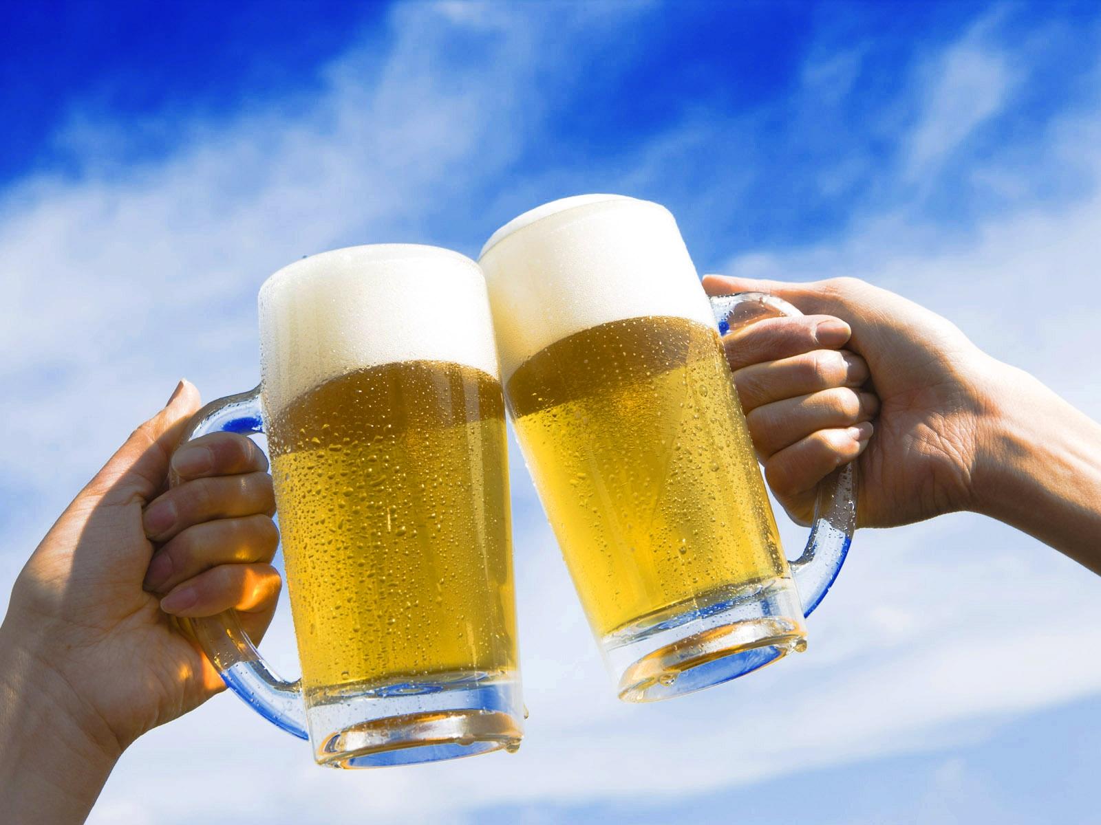  Bier Hintergrundbild 1600x1200. Desktop Hintergrundbilder Bier Becher das Essen Getränke