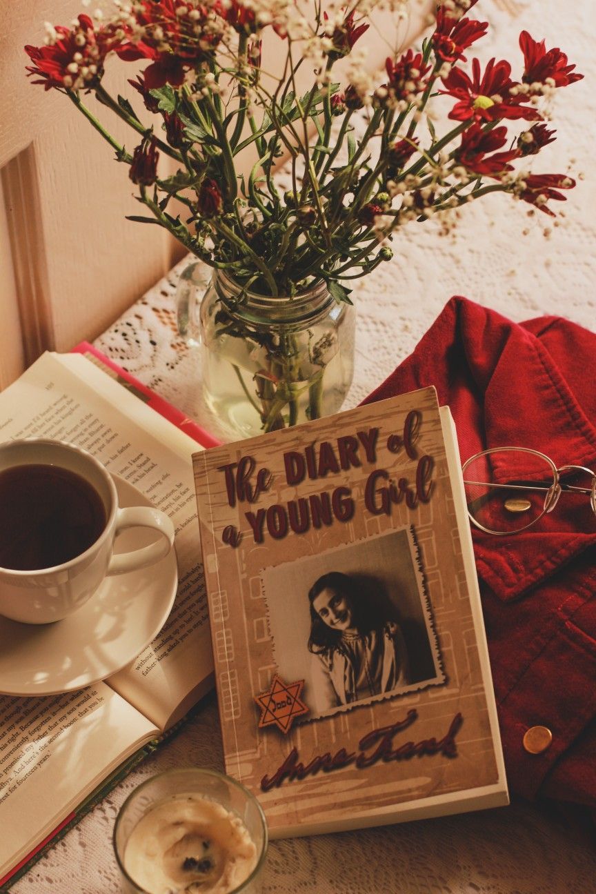  Anne Frank Hintergrundbild 864x1296. For the love of anne frank!!. Coffee and books, Alice in wonderland aesthetic, Book photography