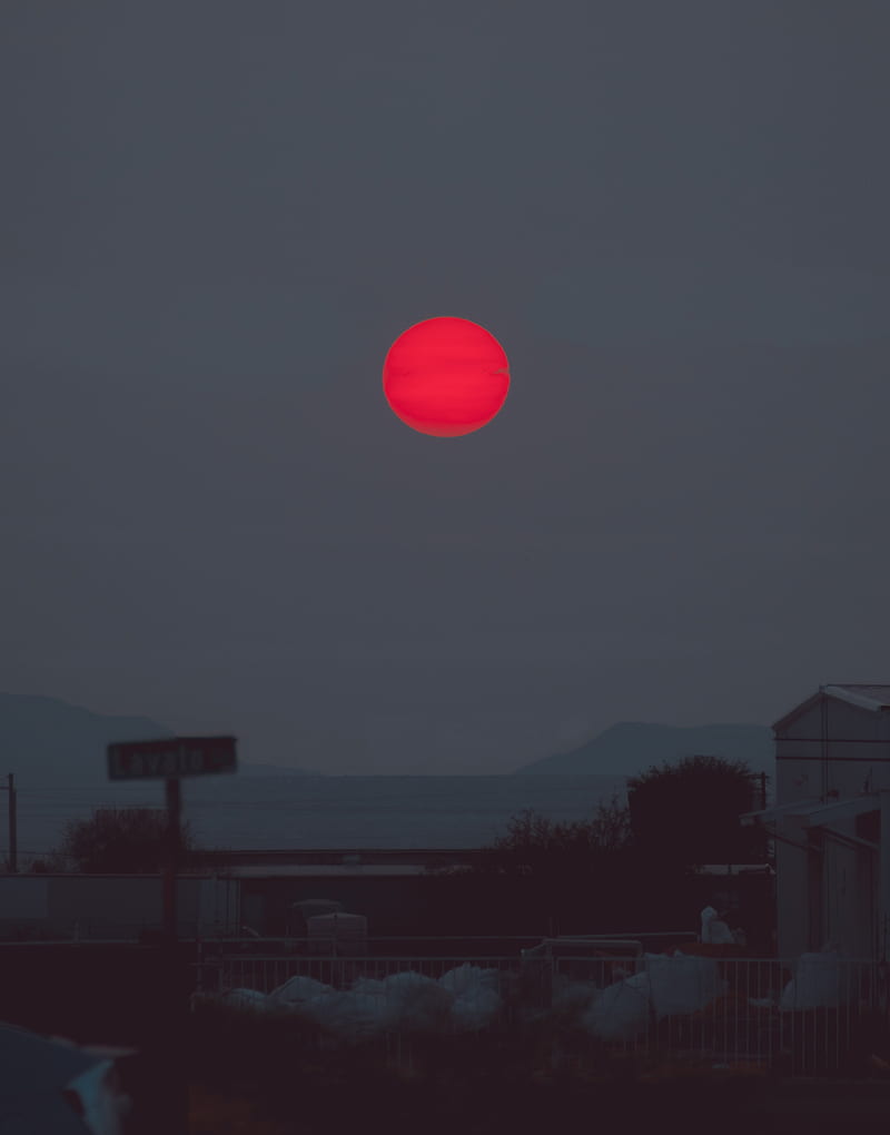 Horror Hintergrundbild 800x1020. Ominous Red Sunset, aesthetic, dark, horror, lofi, moody, nature, outrun, red, HD phone wallpaper