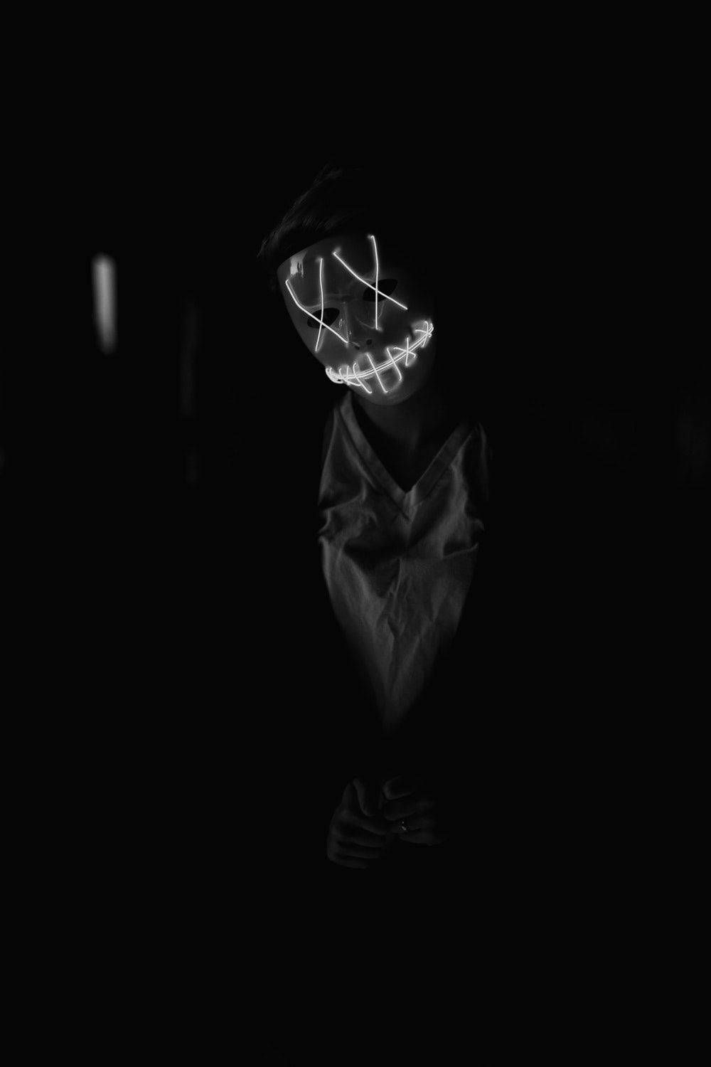 Black Hintergrundbild 1000x1500. Download Black Aesthetic iPhone Masked Man Wallpaper