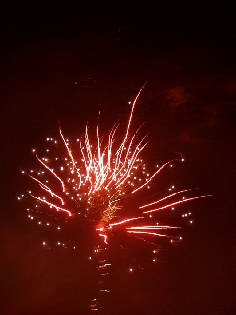 Neujahr Hintergrundbild 768x1024. Silvester Feuerwerk