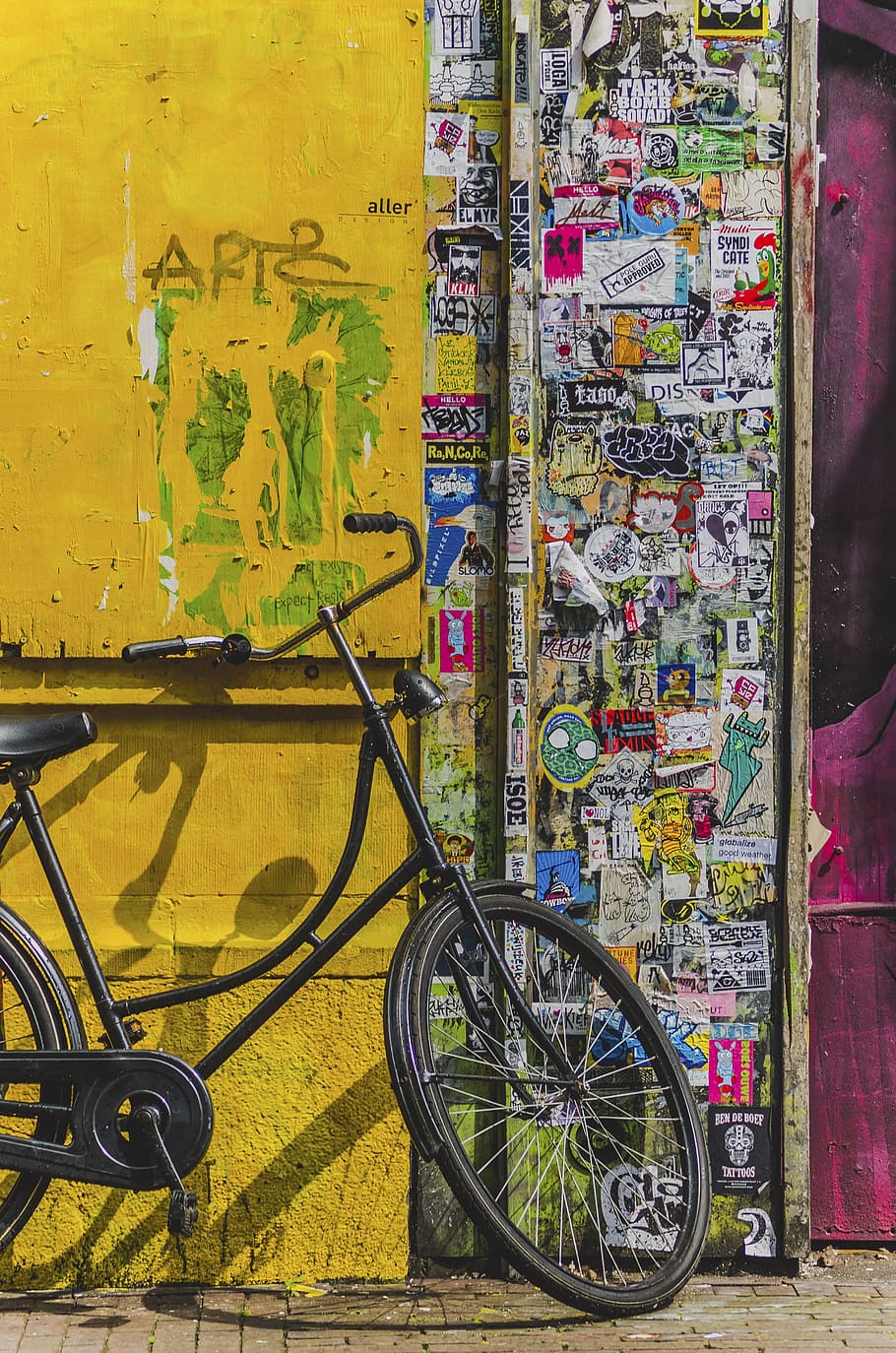 Graffiti Hintergrundbild 910x1374. HD wallpaper: bicycle, bike, aesthetic, stickers, vandalism, paper, sign