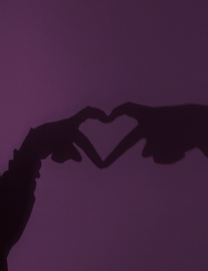  Liebe Hintergrundbild 828x1080. feat. anna. Heart shadow, Black aesthetic wallpaper, Purple aesthetic