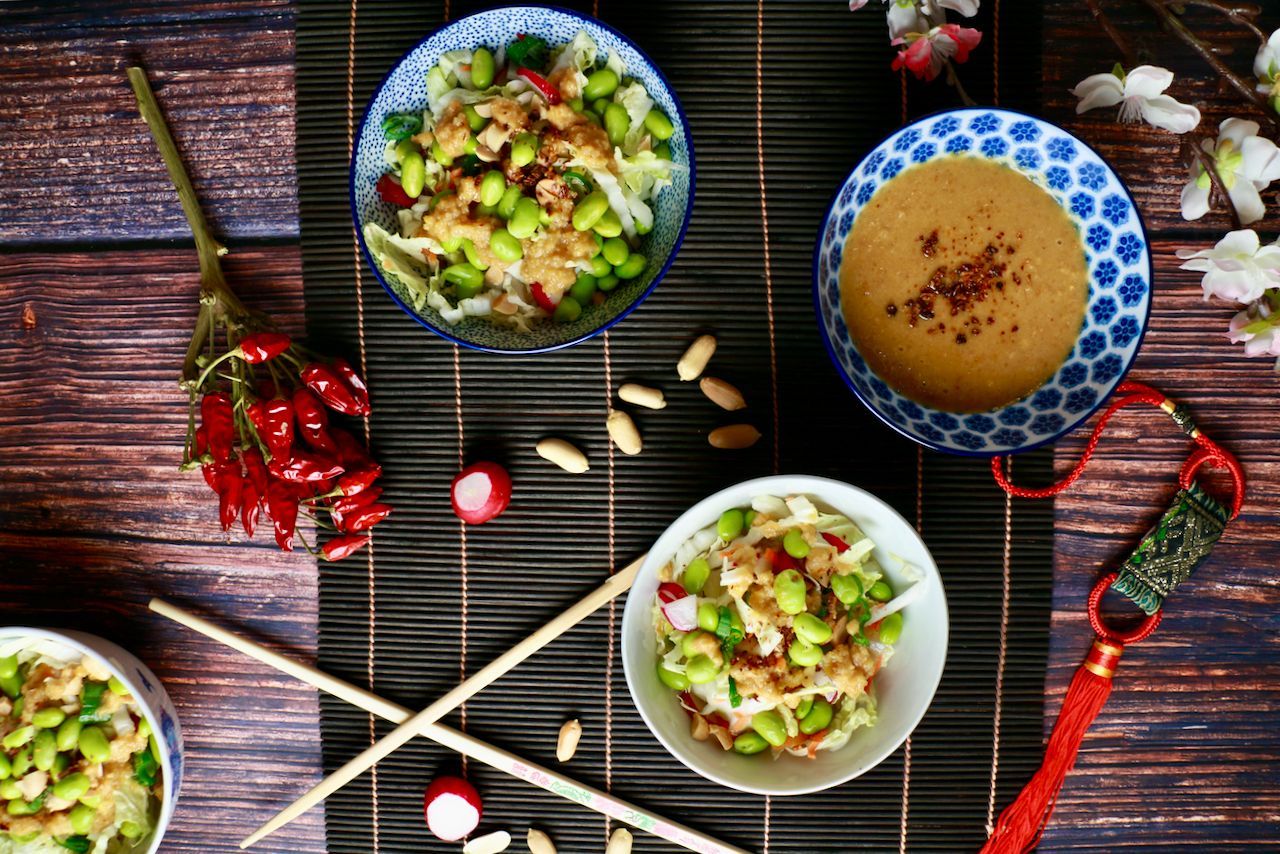  Salat Hintergrundbild 1280x854. Thailändischer Salat Mit Sojabohnen Und Erdnuss Dressing