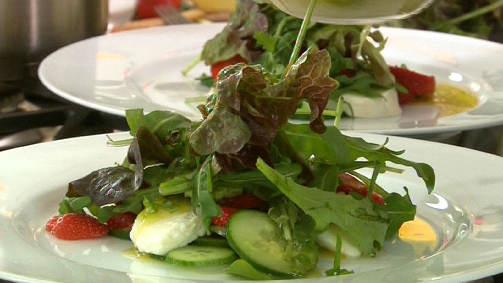  Salat Hintergrundbild 1600x900. Für Getränke, als Soße und im Salat, Dreierlei von der Erdbeere