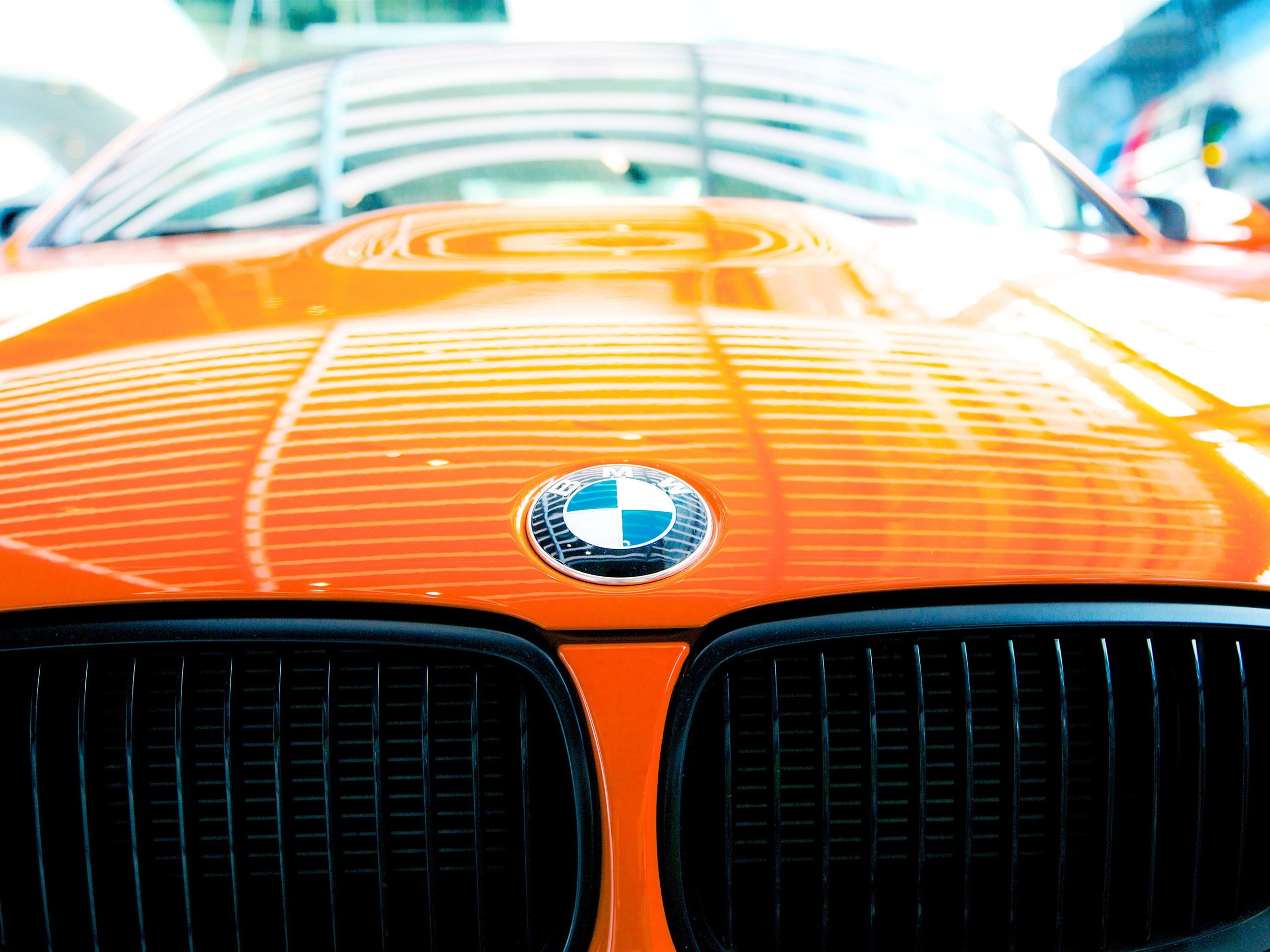  BMW HD Hintergrundbild 2560x1920. BMW Logo, orangefarbenes Auto 5120x2880 UHD 5K Hintergrundbilder, HD, Bild