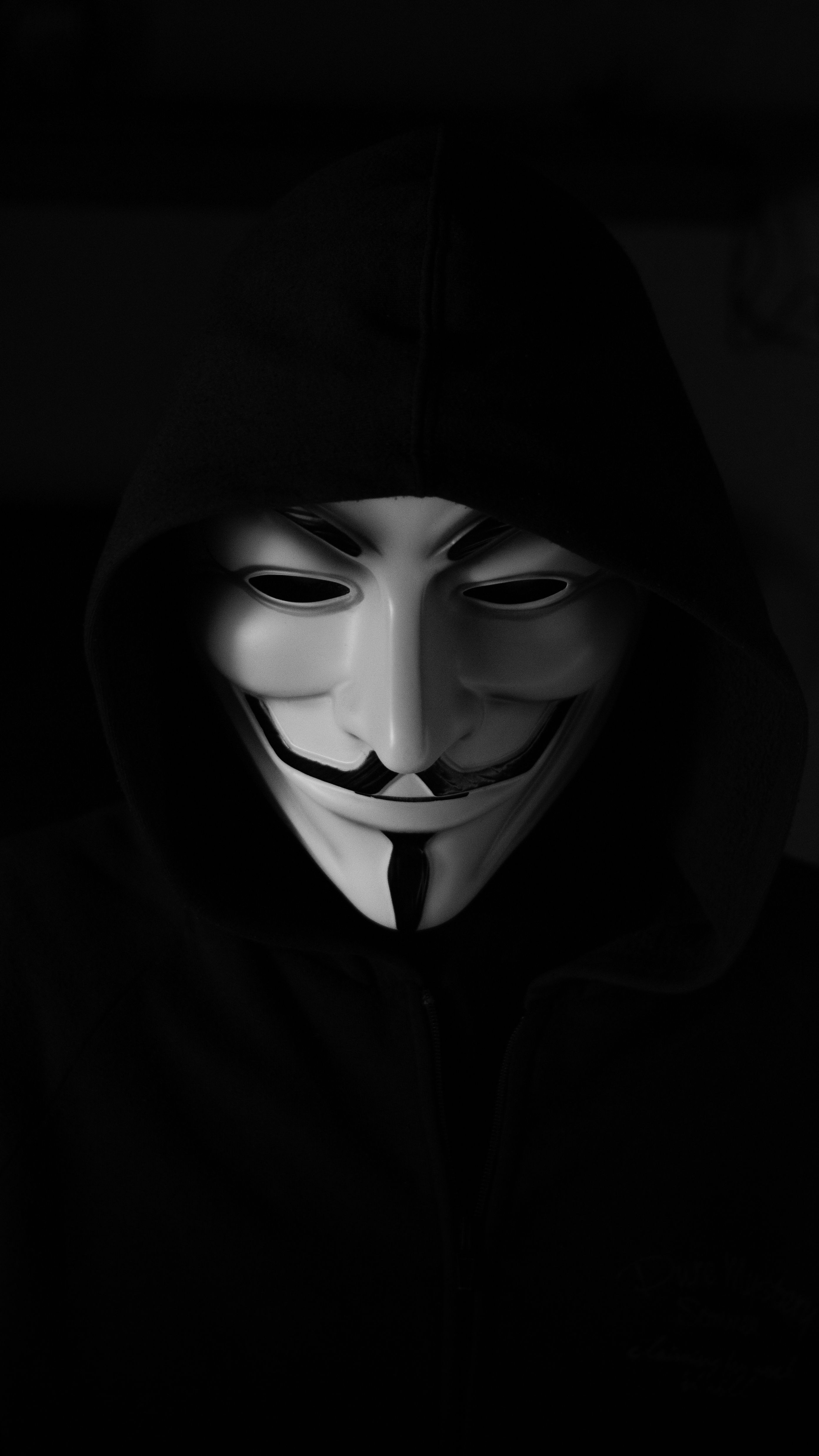 Gruselige Hintergrundbild 2785x4951. Kostenloses Foto zum Thema: anonym, gespenstisch, gruselig, hacker maske, nahansicht, porträt, typ fawkes maske, unheimlich, vertikaler schuss