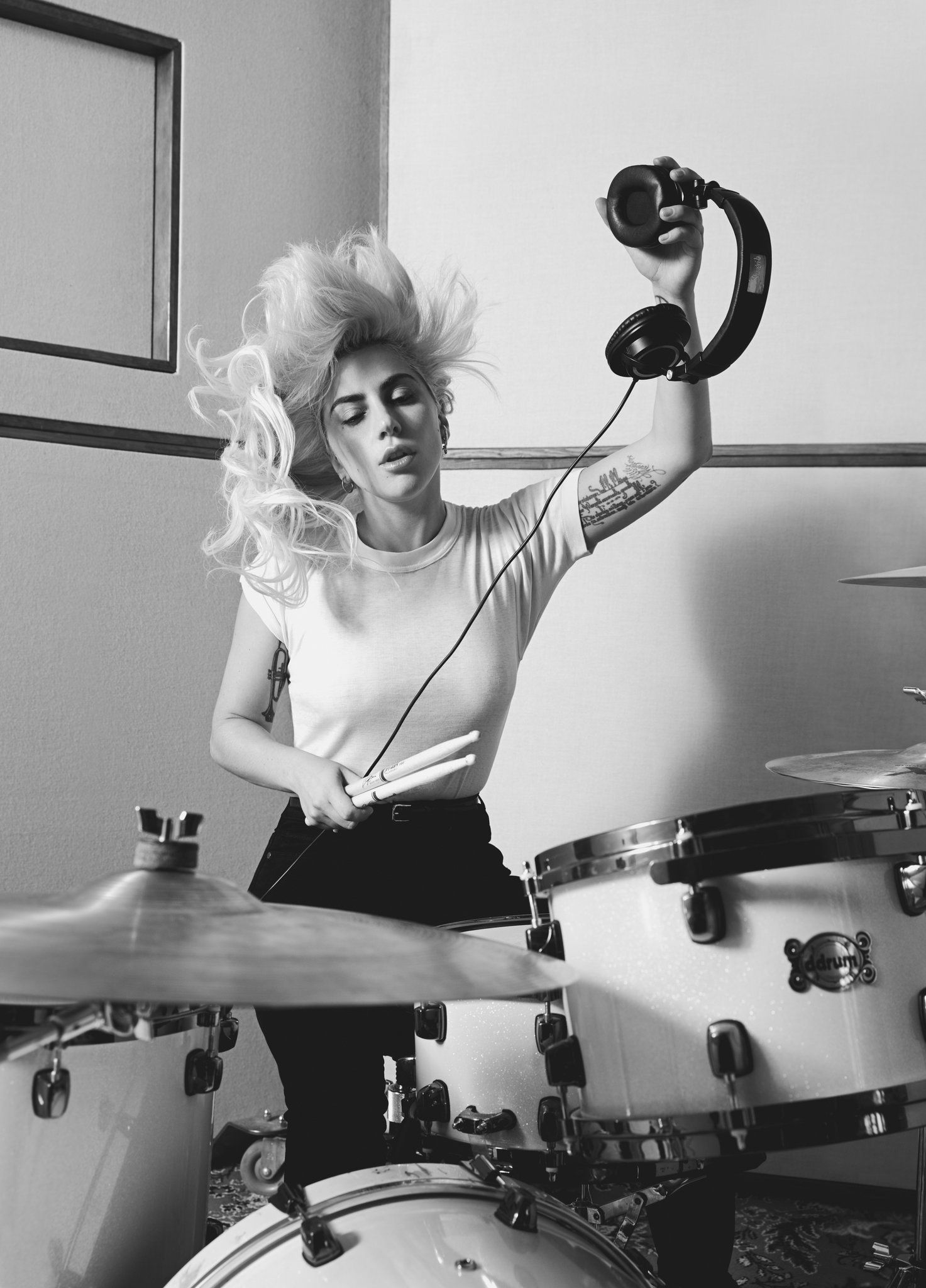  Lady Gaga Hintergrundbild 1473x2048. Lady Gaga's Stripped Down New Album Fishes For Inspiration