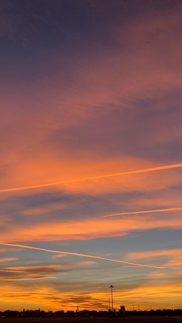  Sonnenaufgang Hintergrundbild 736x1309. Sunset clouds aesthetic wallpaper HD. Sky aesthetic, Scenery wallpaper, Sunset picture