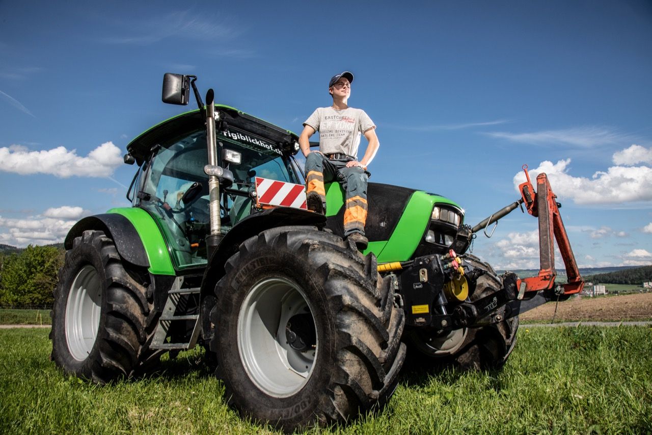  Deutz Hintergrundbild 1280x853. Der Deutz Fahr Agrotron K 110 von Sämi Leutwyler aus Reinach.ch. Die Grüne