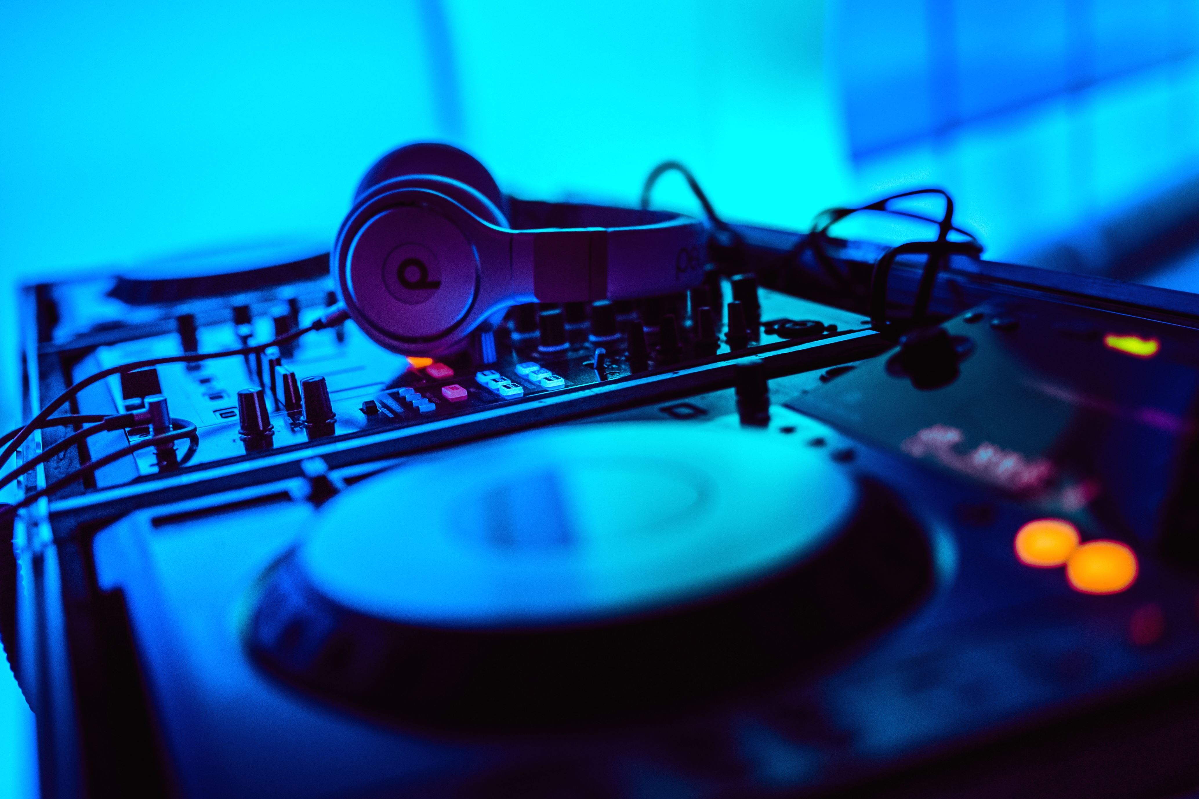  DJ Hintergrundbild 4135x2756. Kostenlose Hintergrundbilder Elektronische Dance Musik, Techno, Tonstudio, DJ Mixer, Dj Mix, Bilder Für Ihren Desktop Und Fotos