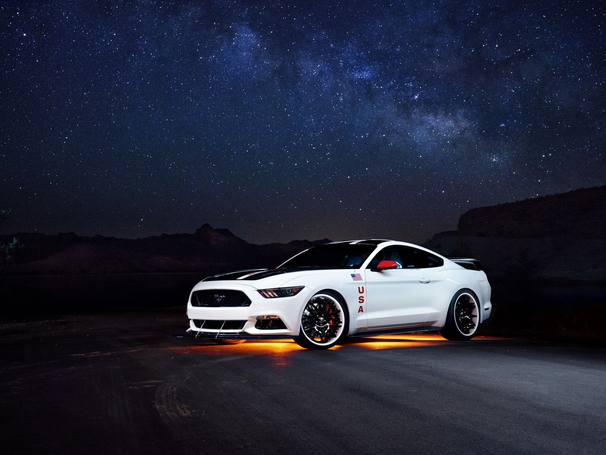  Ford Hintergrundbild 2560x1920. Ford Mustang weiße Autoseitenansicht, Nacht, sternenklar 3840x2160 UHD 4K Hintergrundbilder, HD, Bild
