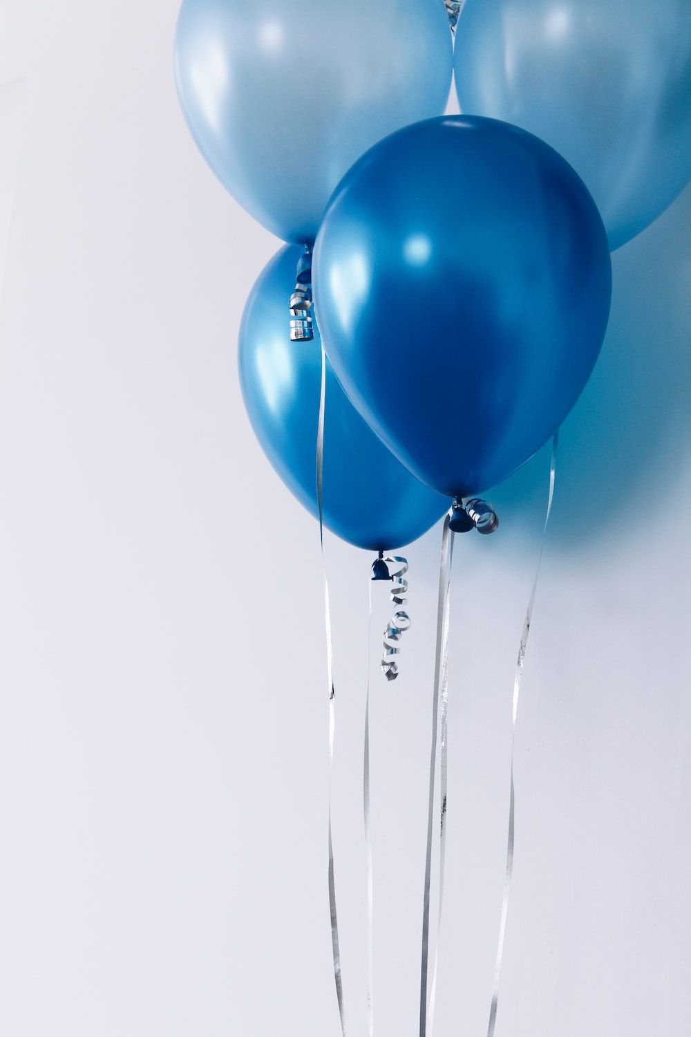  Luftballons Hintergrundbild 1000x1500. Bilder zum Thema Blaue Luftballons. Kostenlose Bilder auf herunterladen
