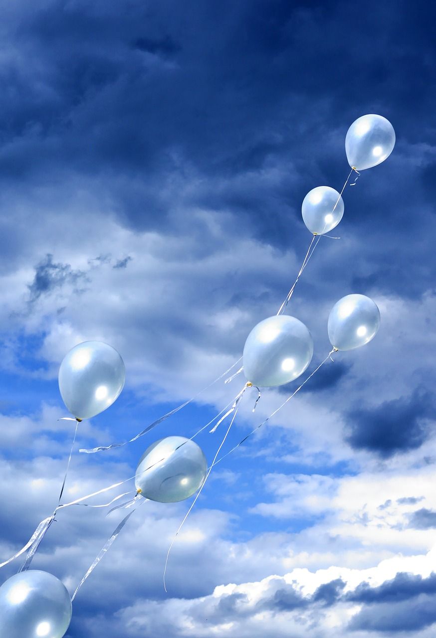  Luftballons Hintergrundbild 874x1280. Ballons Wolken Flug Foto auf Pixabay
