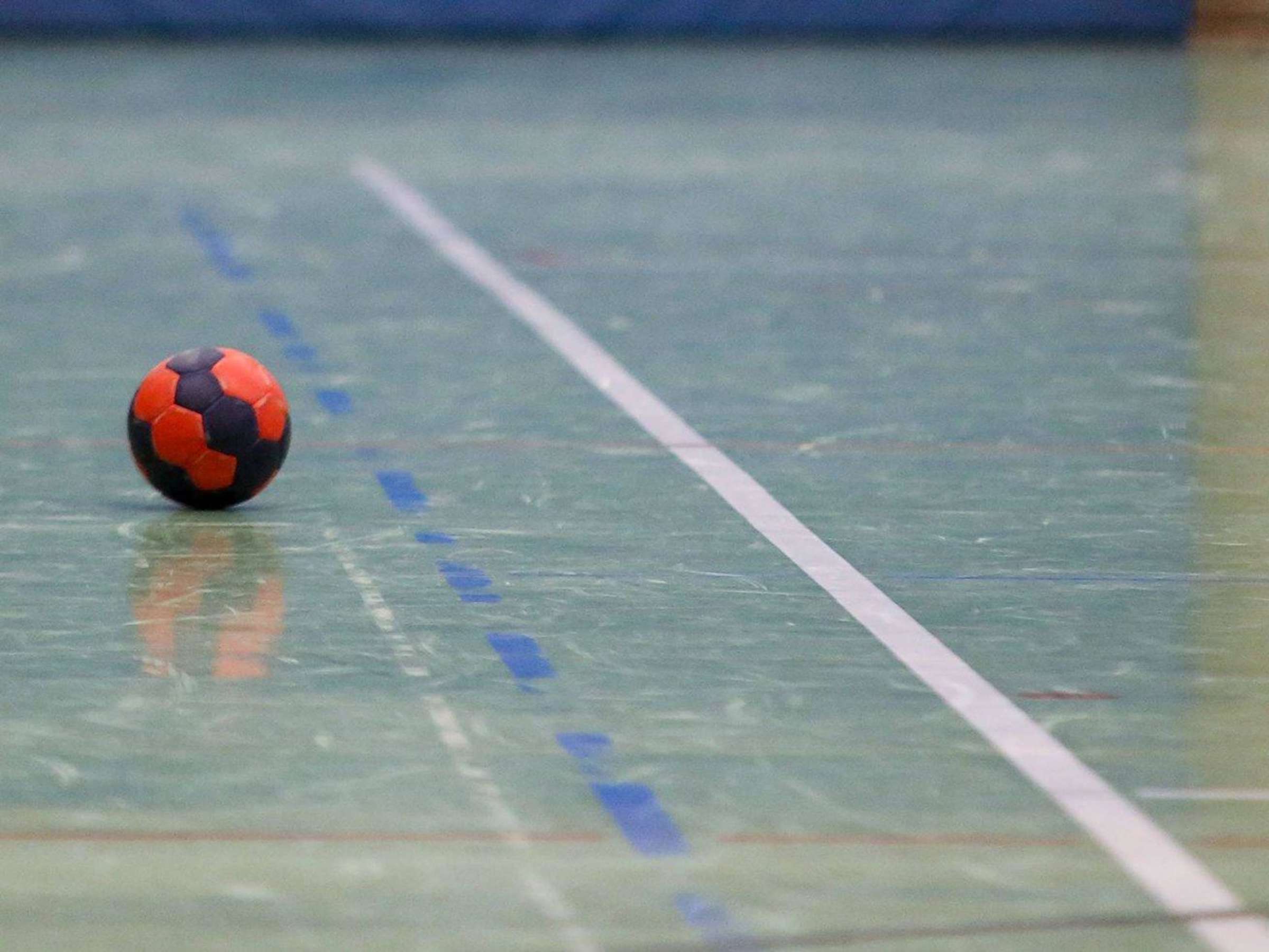 Handball Hintergrundbild 2400x1800. Im Handball greift notfalls die Quotientenregel