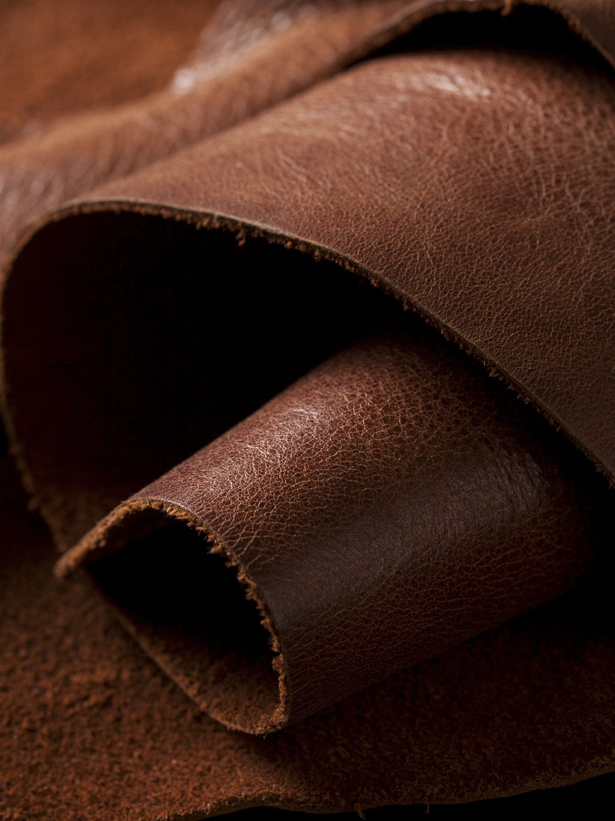  Leder Hintergrundbild 2048x2732. Brown Leather Wallpaper Free Brown Leather Background