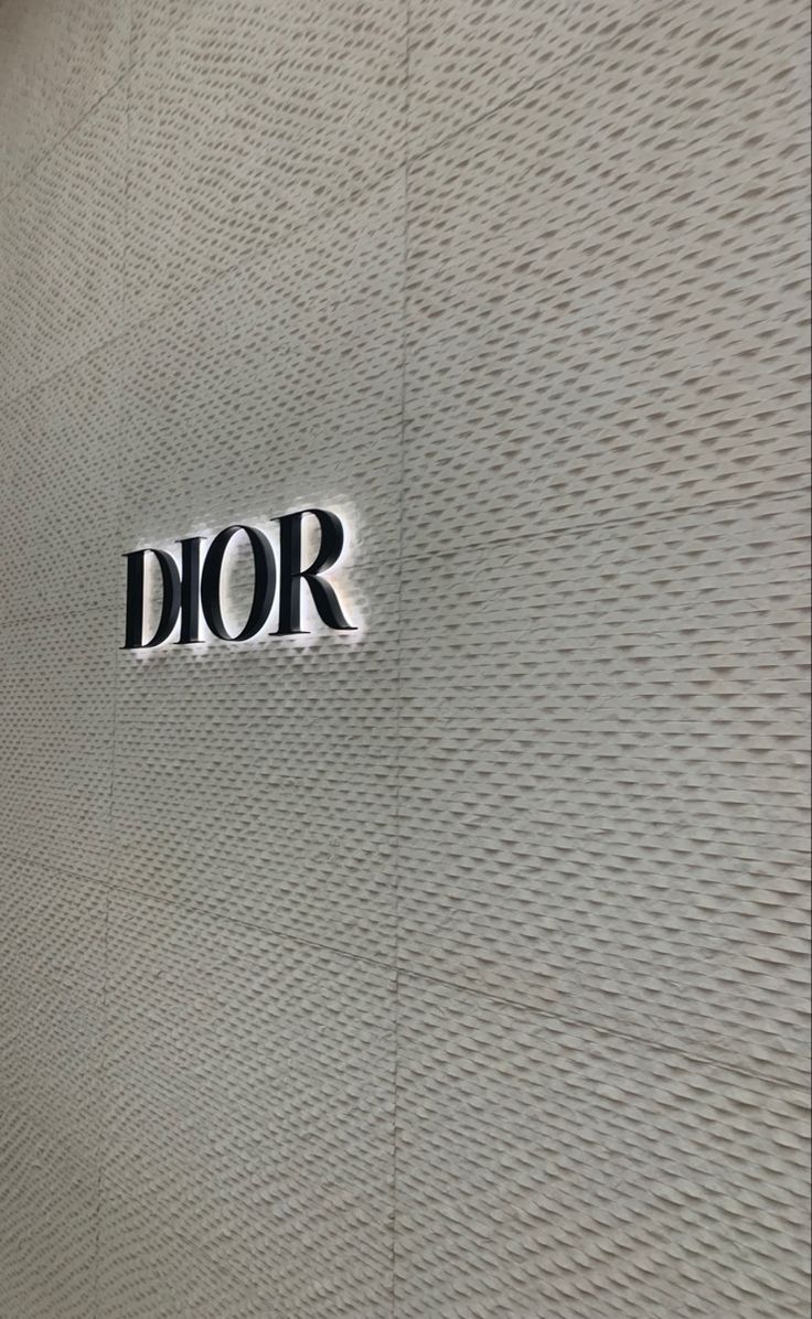  Leder Hintergrundbild 736x1196. Dior Wallpaper