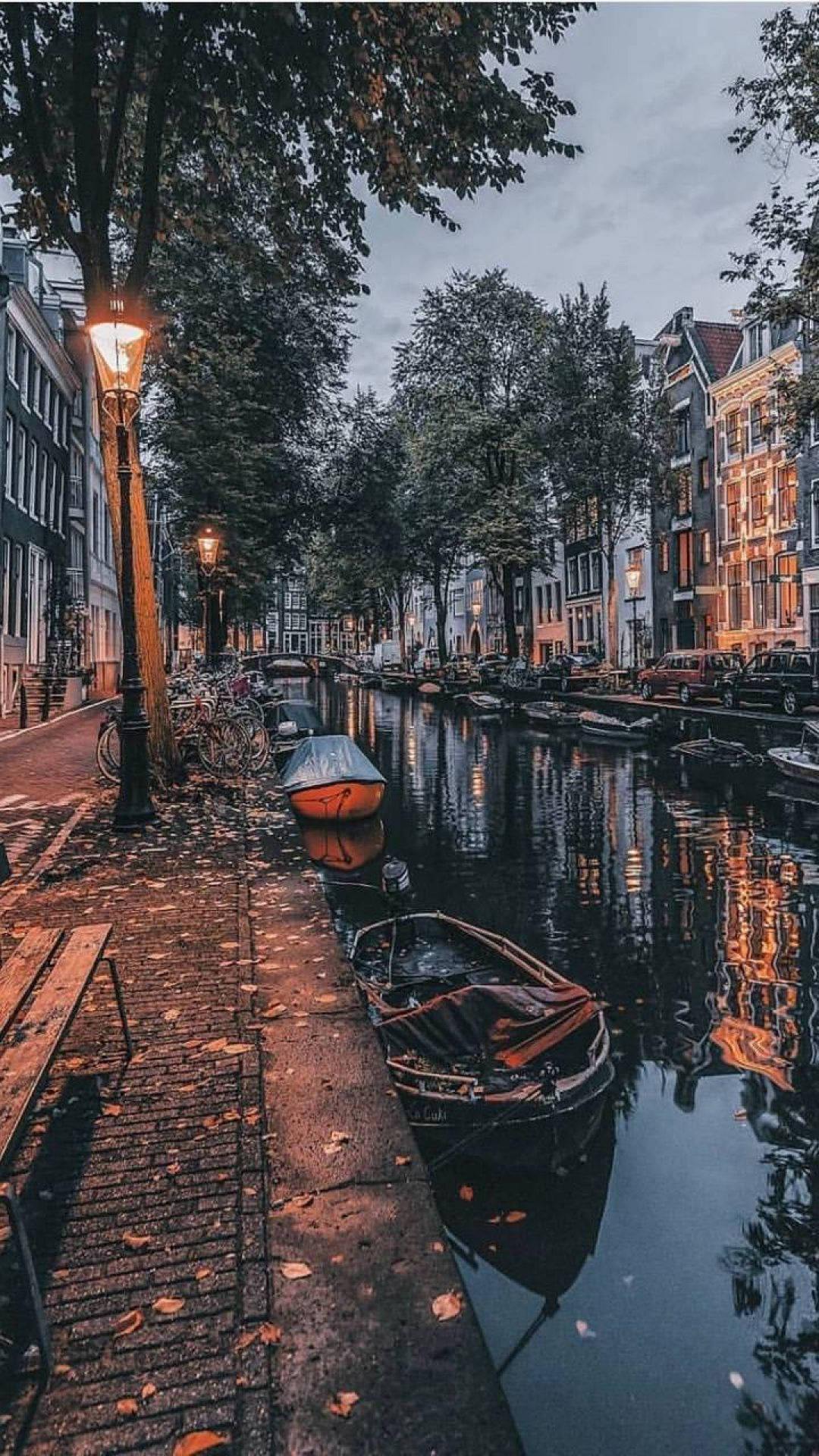  Amsterdam Hintergrundbild 1080x1920. Download Romantic Amsterdam Canal Cruise Aesthetic Wallpaper