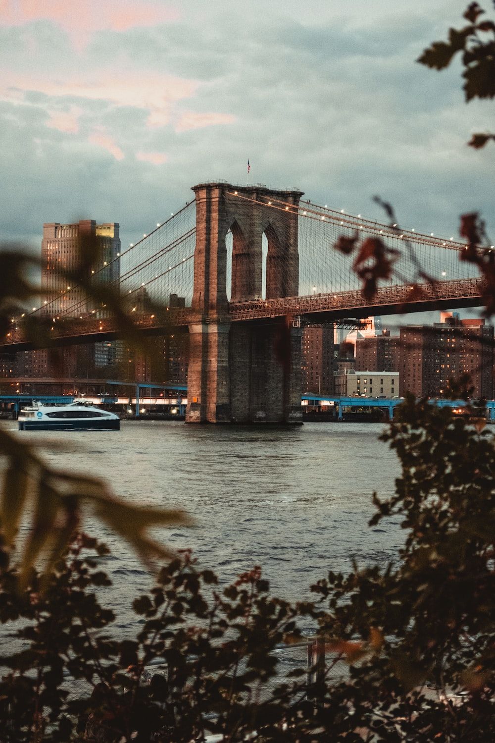  Brucke Hintergrundbild 1000x1500. Foto zum Thema Brücke über wasser tagsüber
