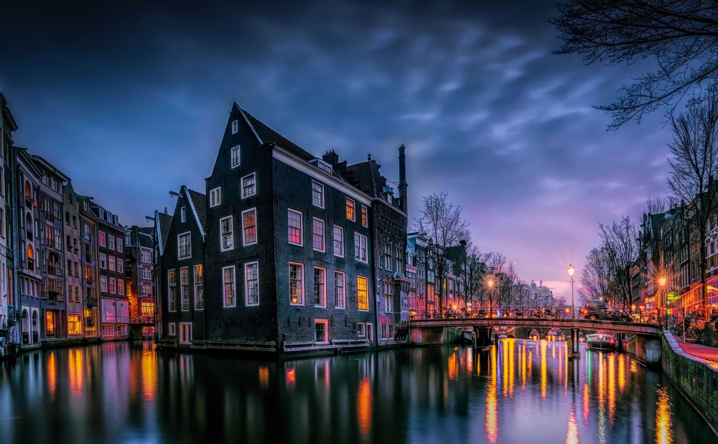  Amsterdam Hintergrundbild 2500x1546. Mobile wallpaper: Cities, Night, City, Light, Netherlands, Amsterdam, Man Made, Canal, 426681 download the picture for free