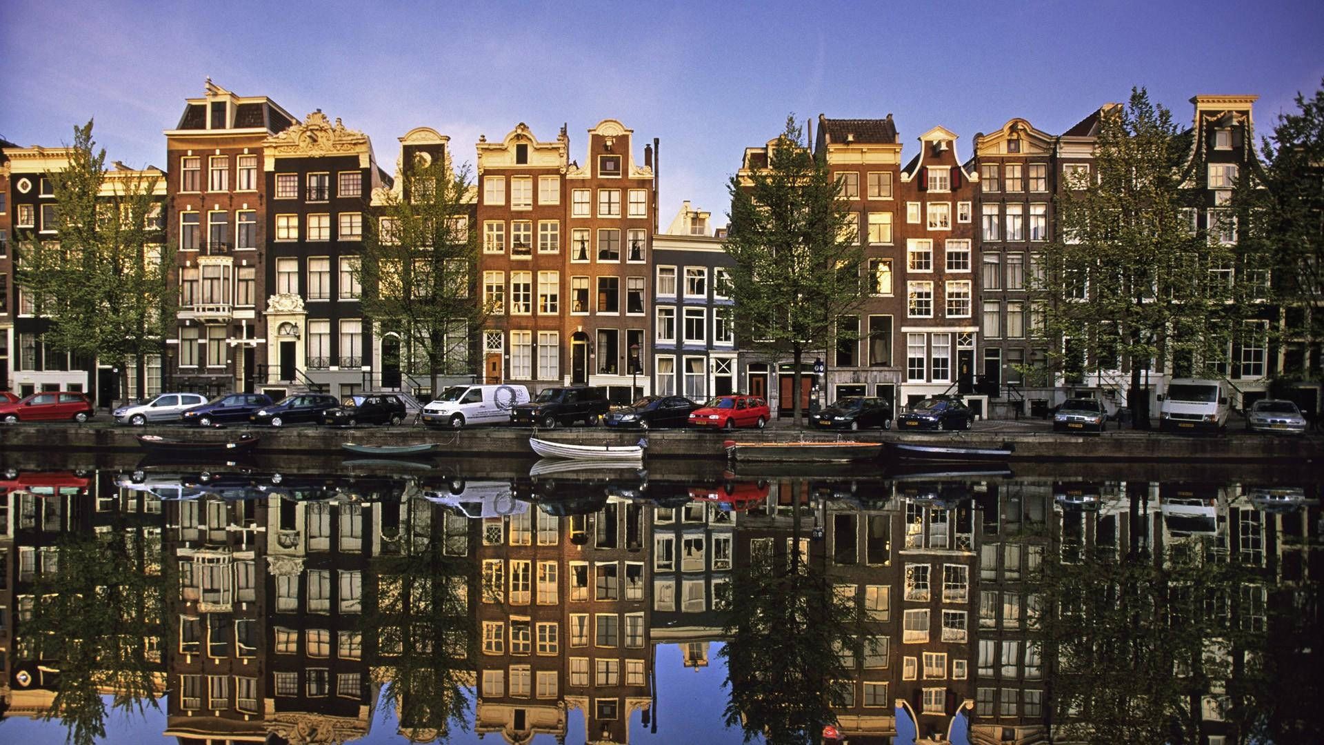  Amsterdam Hintergrundbild 1920x1080. Download Aesthetic Amsterdam Canal House Wallpaper