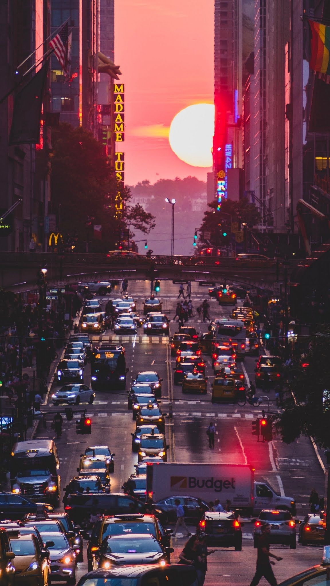  Stadt Hintergrundbild 1152x2048. New York City street sunset Mobile Wallpaper. Sunset city, City wallpaper, Sunset wallpaper