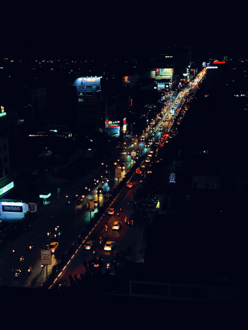  Stadt Hintergrundbild 1000x1333. Foto zum Thema Stadt mit hochhäusern während der nachtzeit
