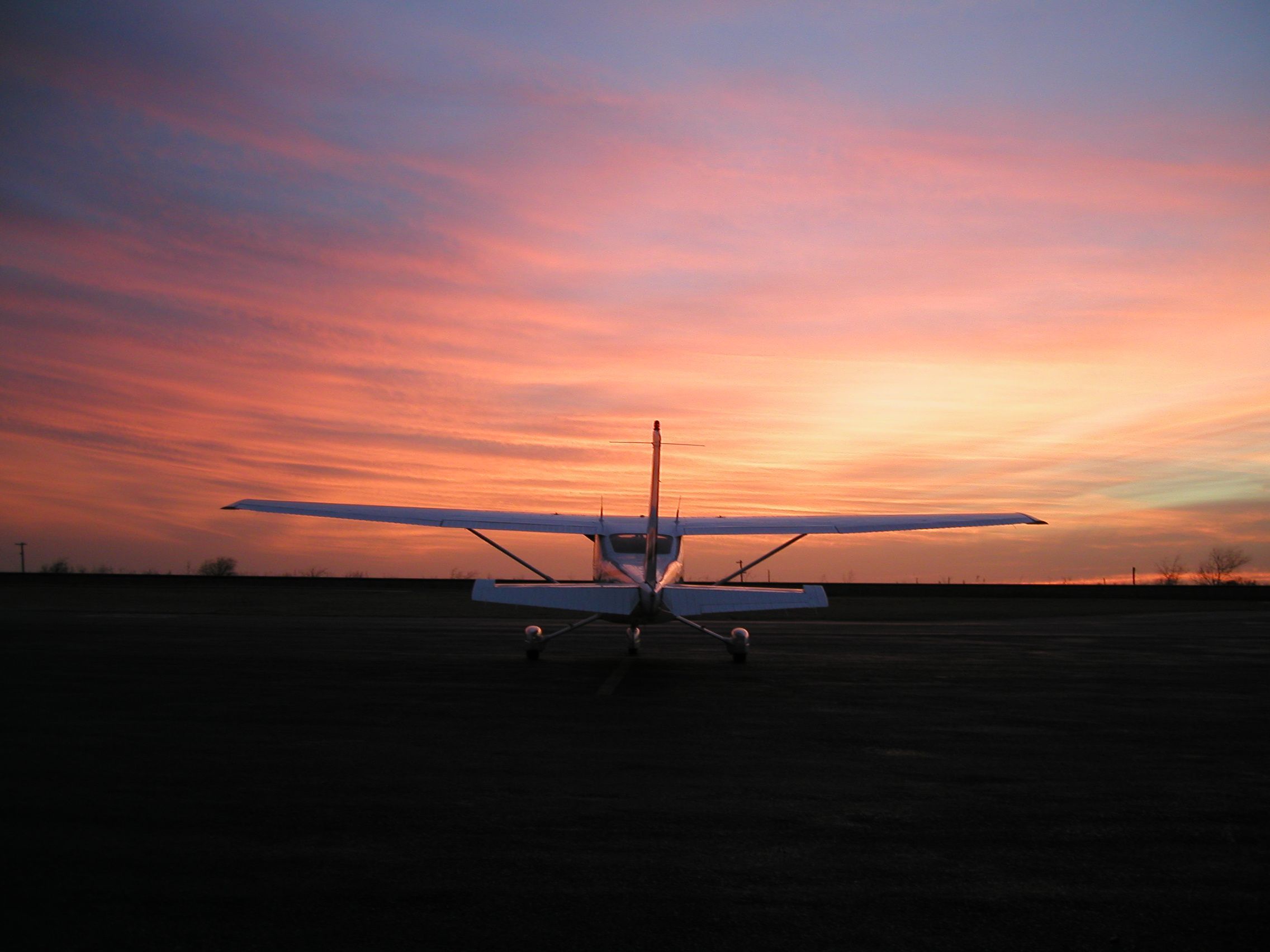 Cessna Hintergrundbild 2272x1704. sunset on a Cessna 182