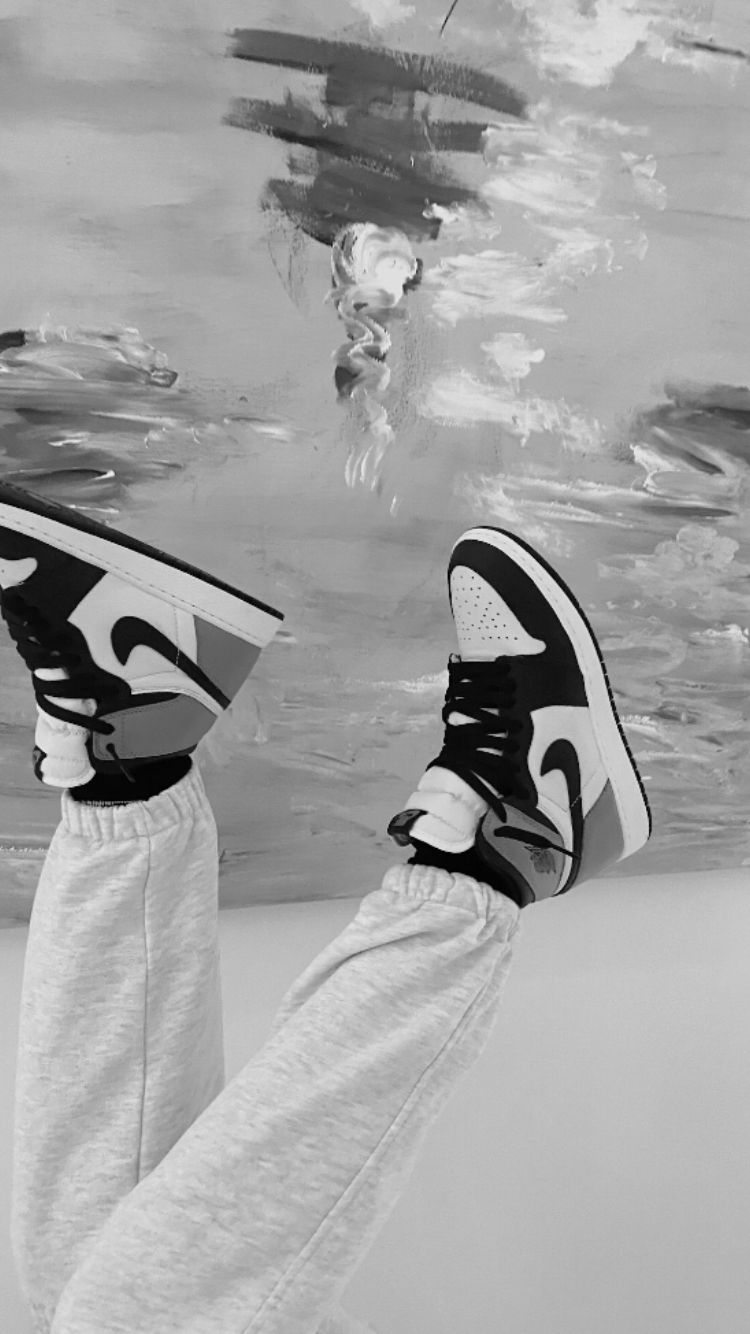  Jordan Hintergrundbild 750x1334. Opalescent✩‧₊ ˚ on ➺{♡} Wallpaper. Sneakers wallpaper, Shoes wallpaper, Black and white picture wall
